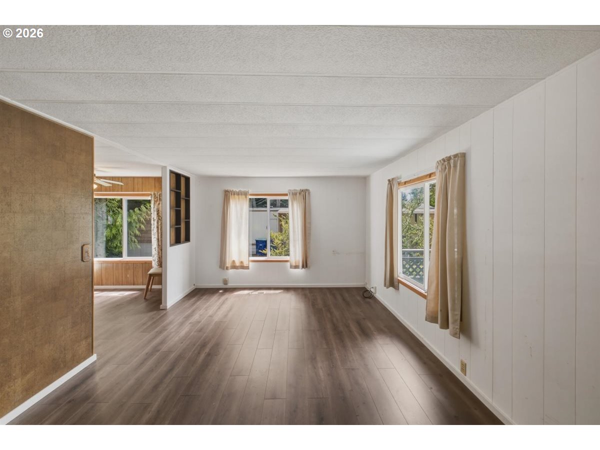 220 Se Hazelton Pl Property Photo 5