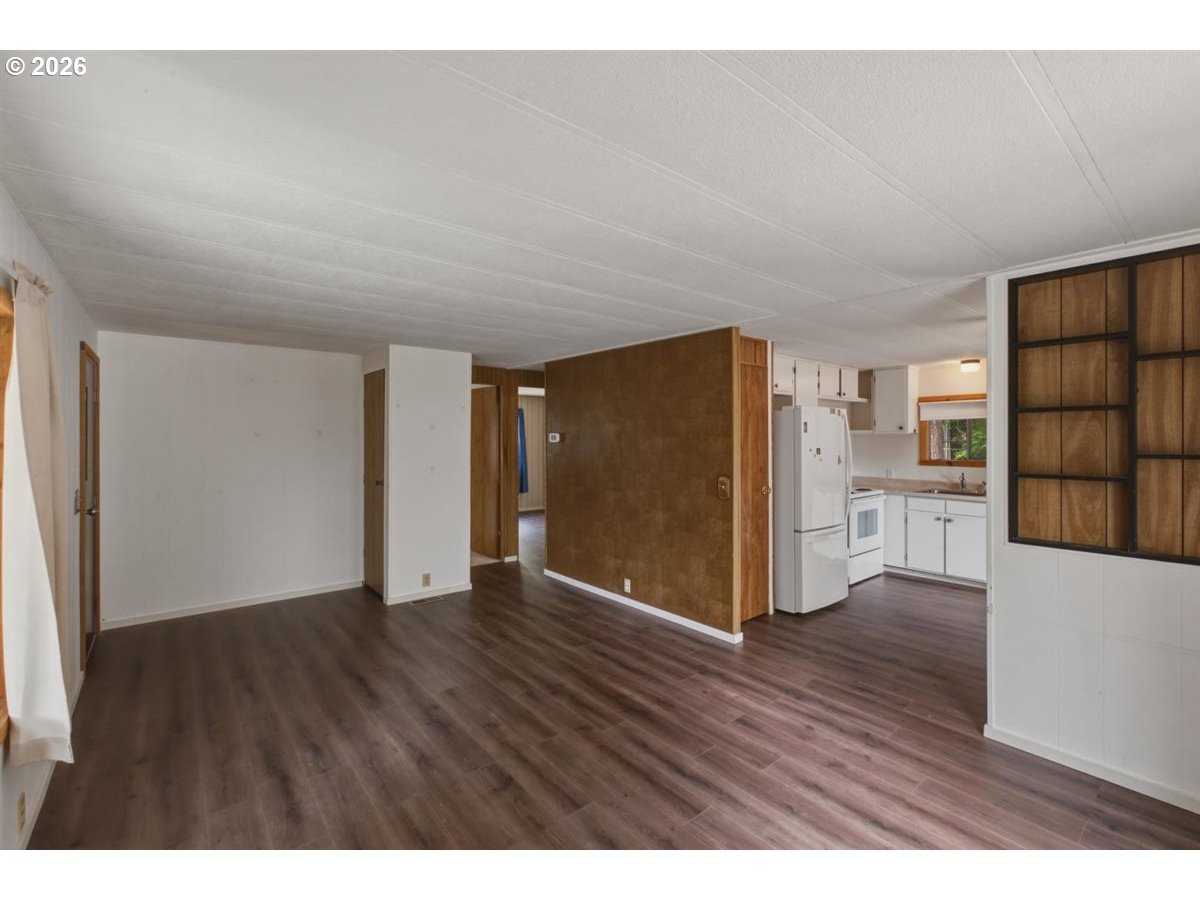 220 Se Hazelton Pl Property Photo 7