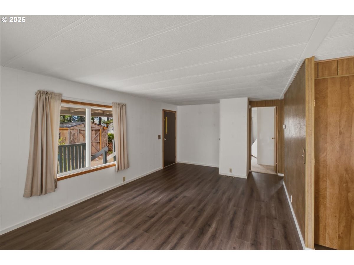 220 Se Hazelton Pl Property Photo 12