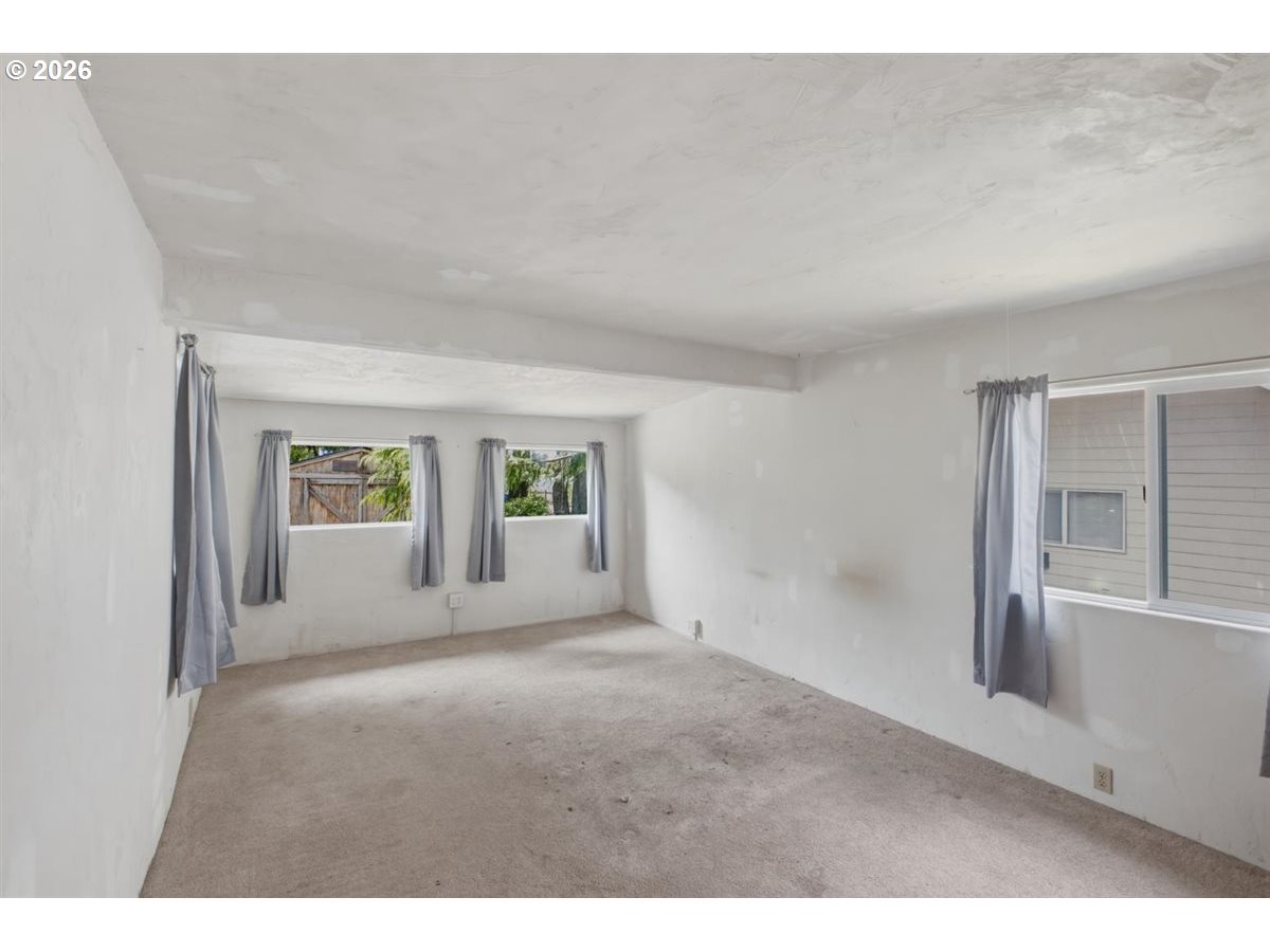 220 Se Hazelton Pl Property Photo 13