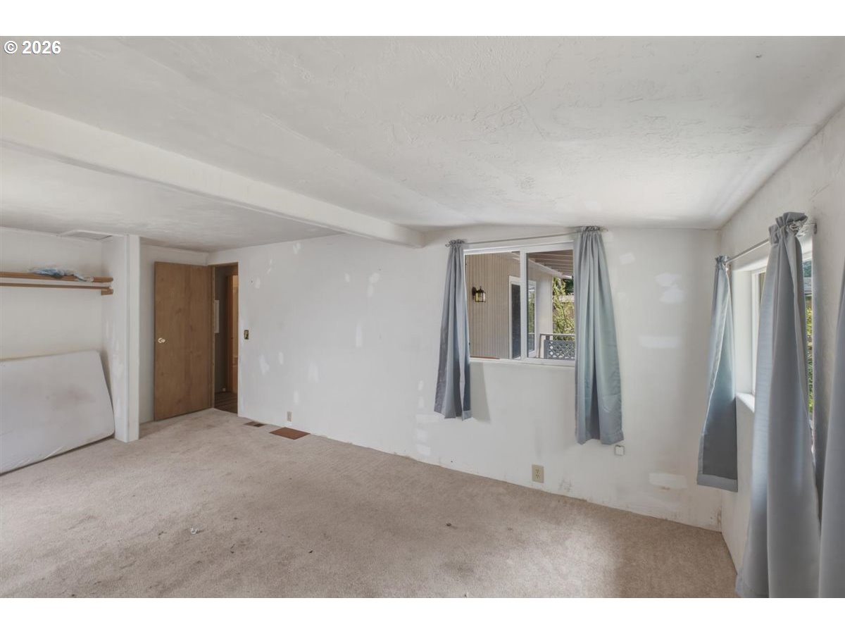 220 Se Hazelton Pl Property Photo 15