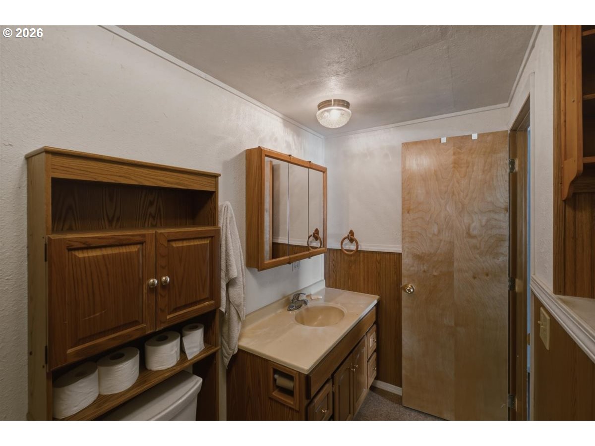 220 Se Hazelton Pl Property Photo 17