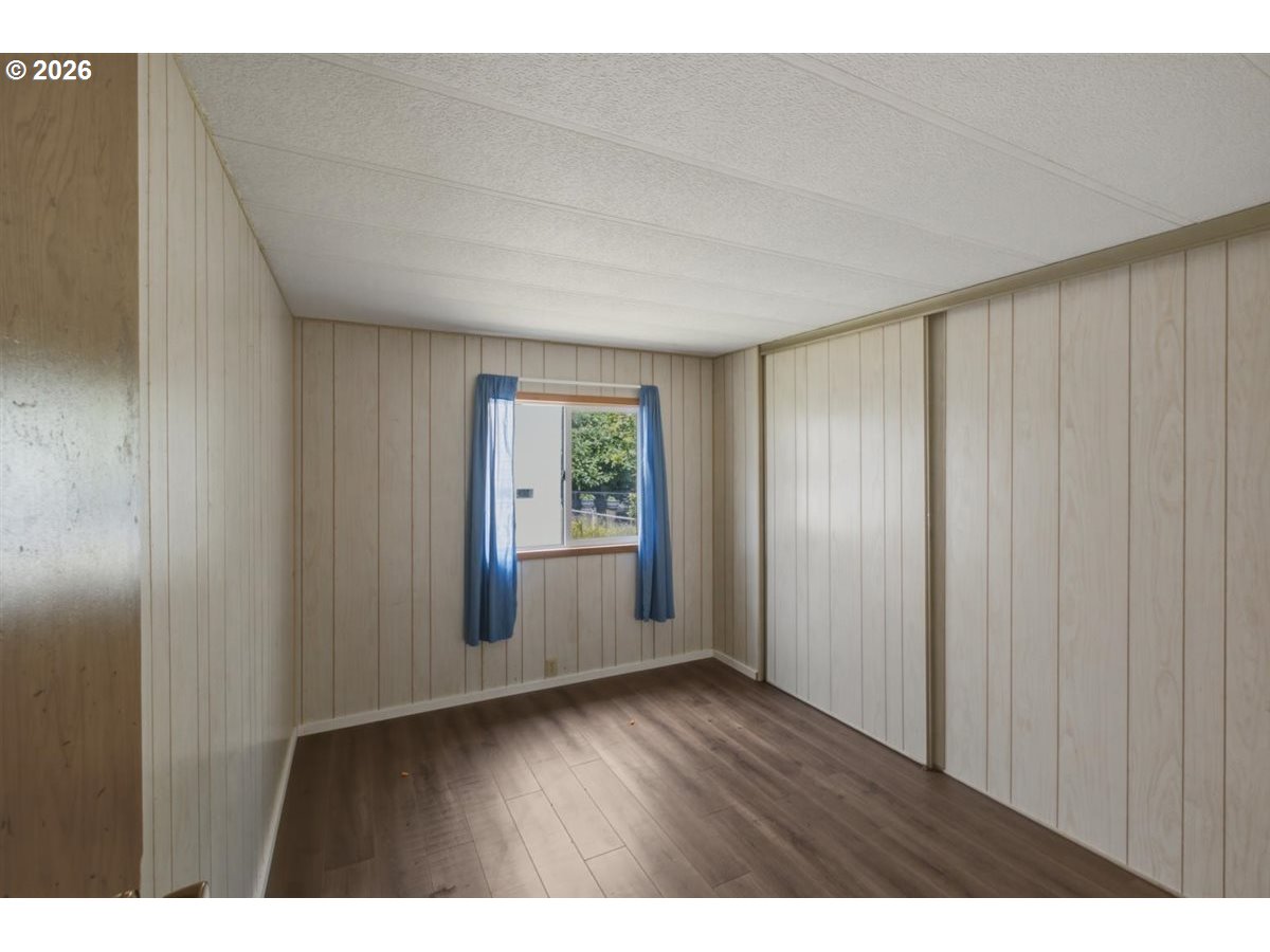 220 Se Hazelton Pl Property Photo 18