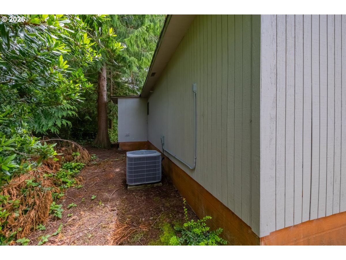 220 Se Hazelton Pl Property Photo 21
