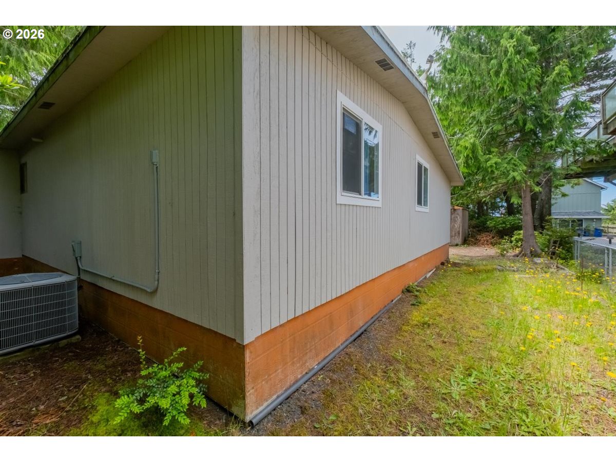 220 Se Hazelton Pl Property Photo 22