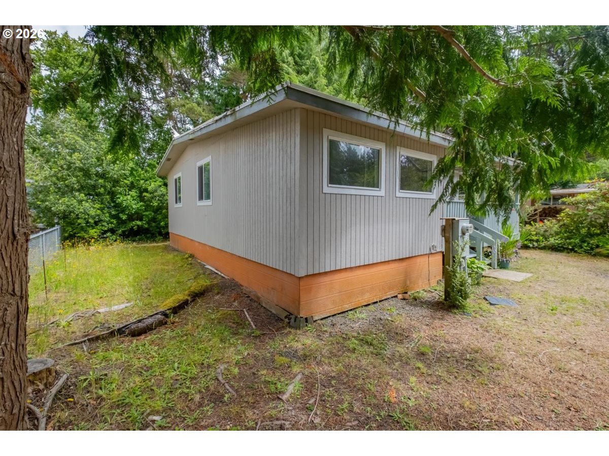 220 Se Hazelton Pl Property Photo 23