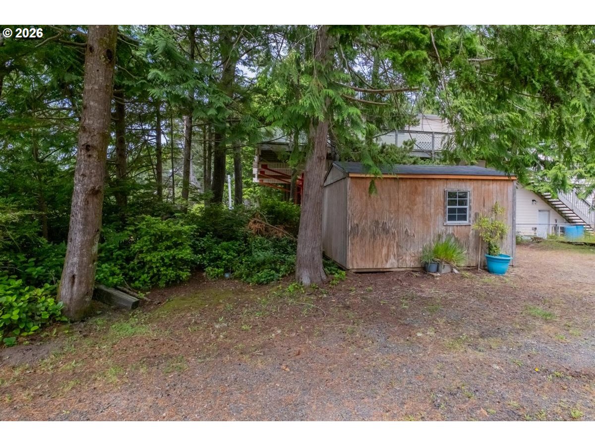 220 Se Hazelton Pl Property Photo 25