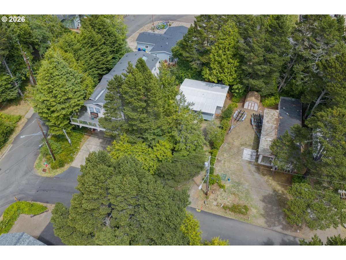 220 Se Hazelton Pl Property Photo 27