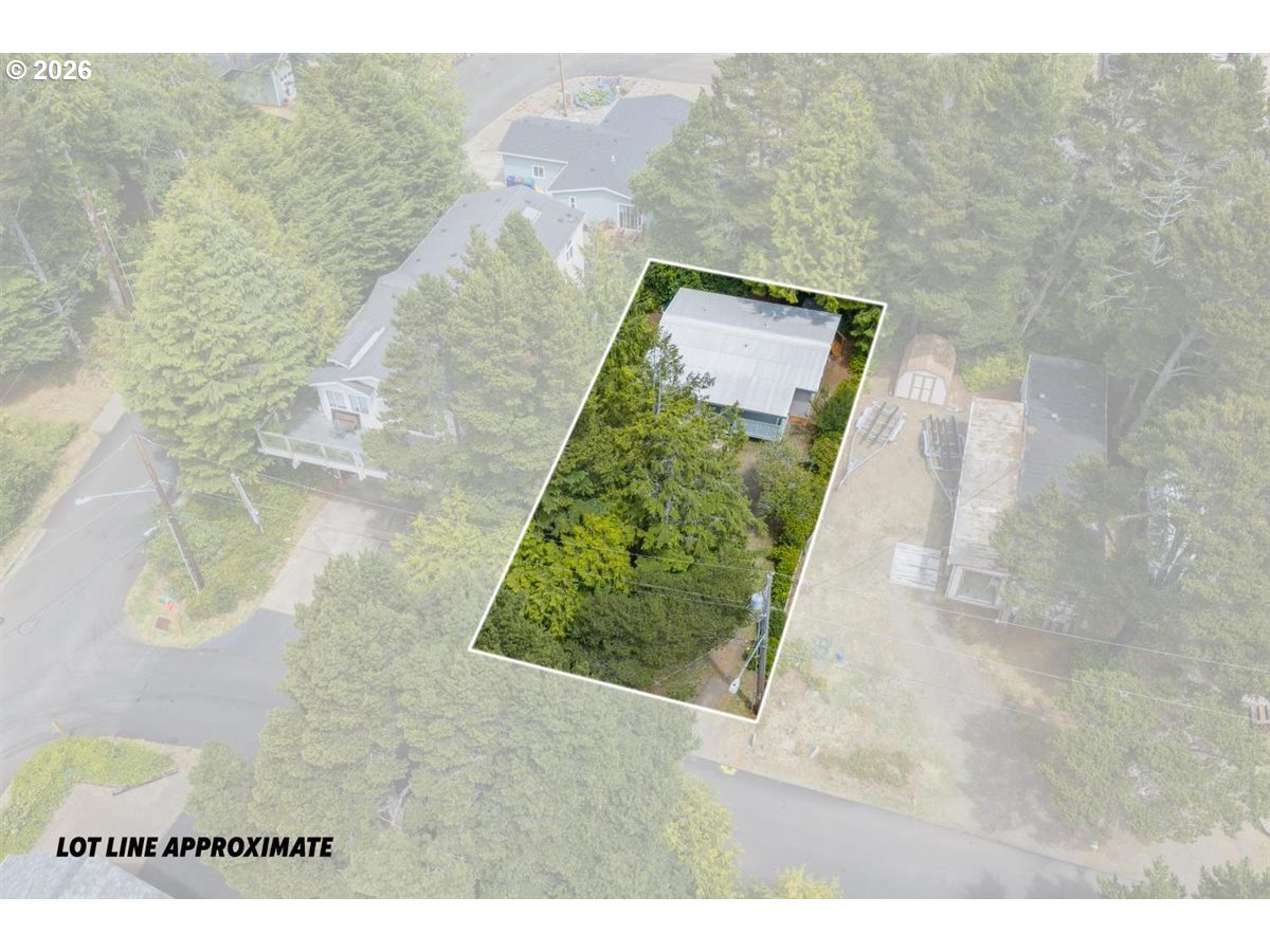 220 Se Hazelton Pl Property Photo 28