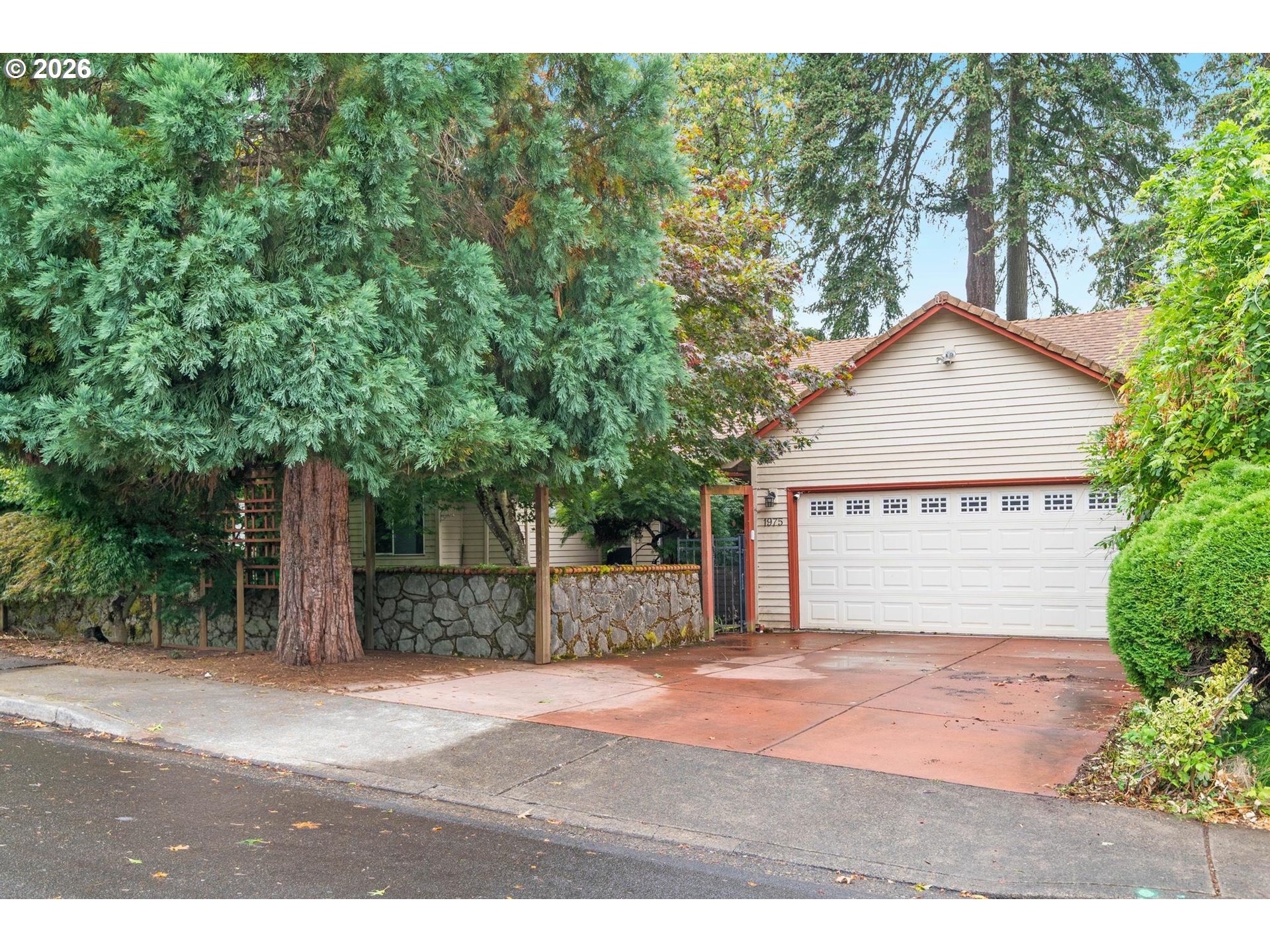 1975 Ne 2nd Pl Property Photo 1