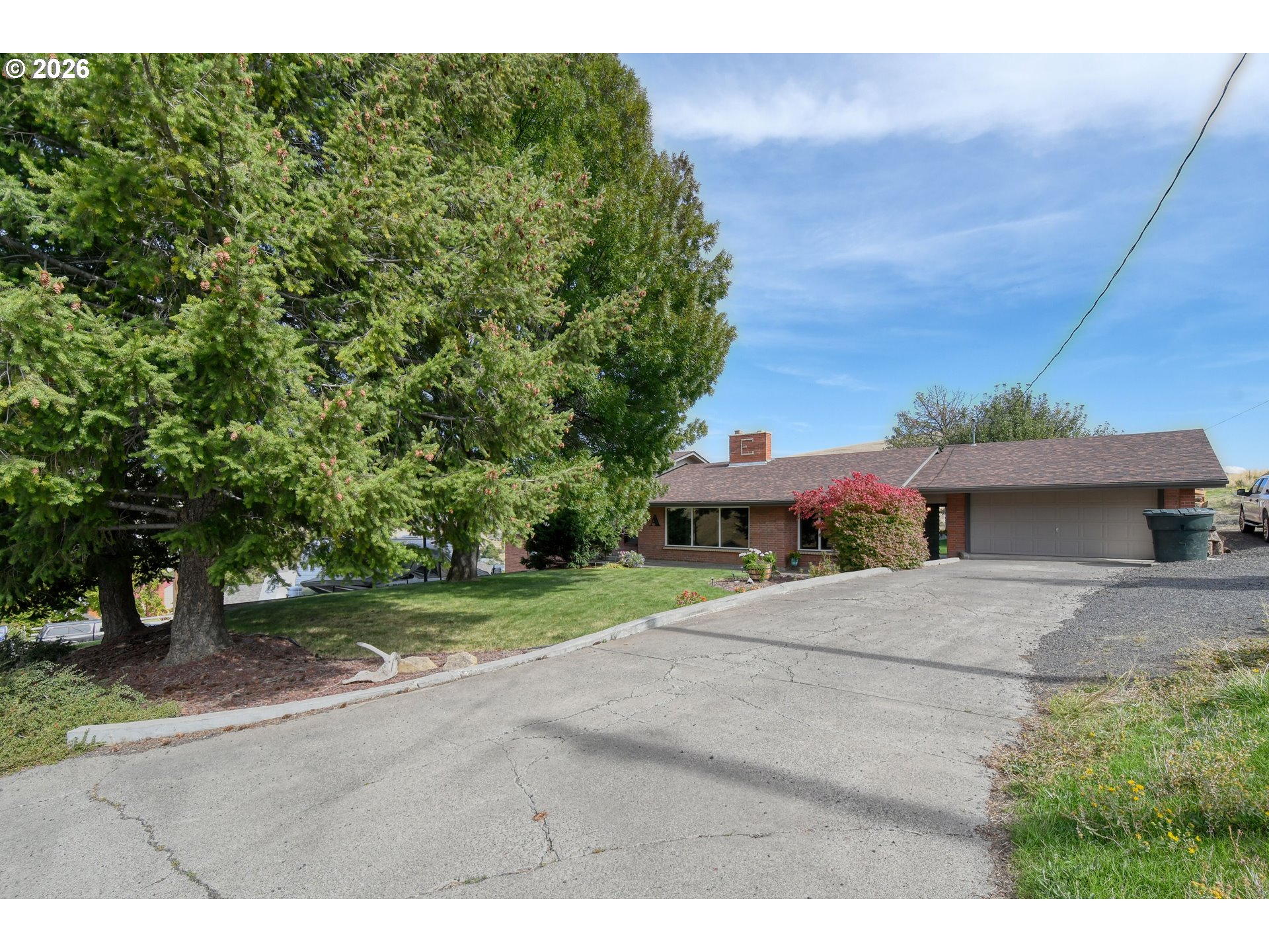 600 S CHASE ST Property Photo 1