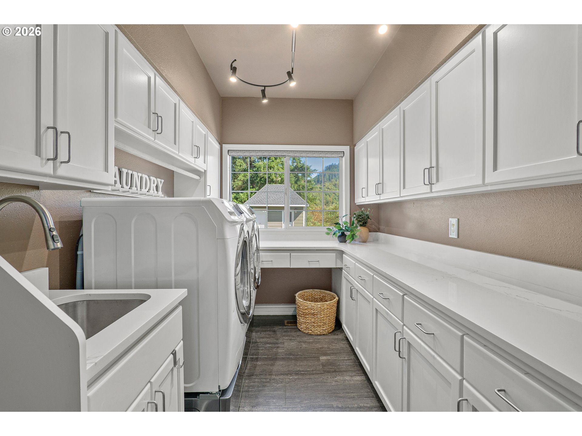 317 Aker Dr Property Photo 21