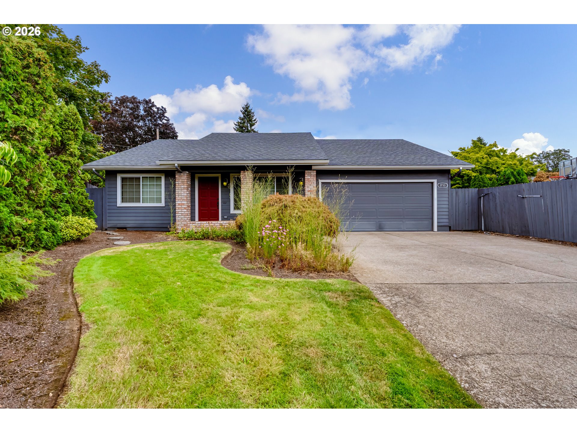 1733 Crescent Ave Property Photo 1