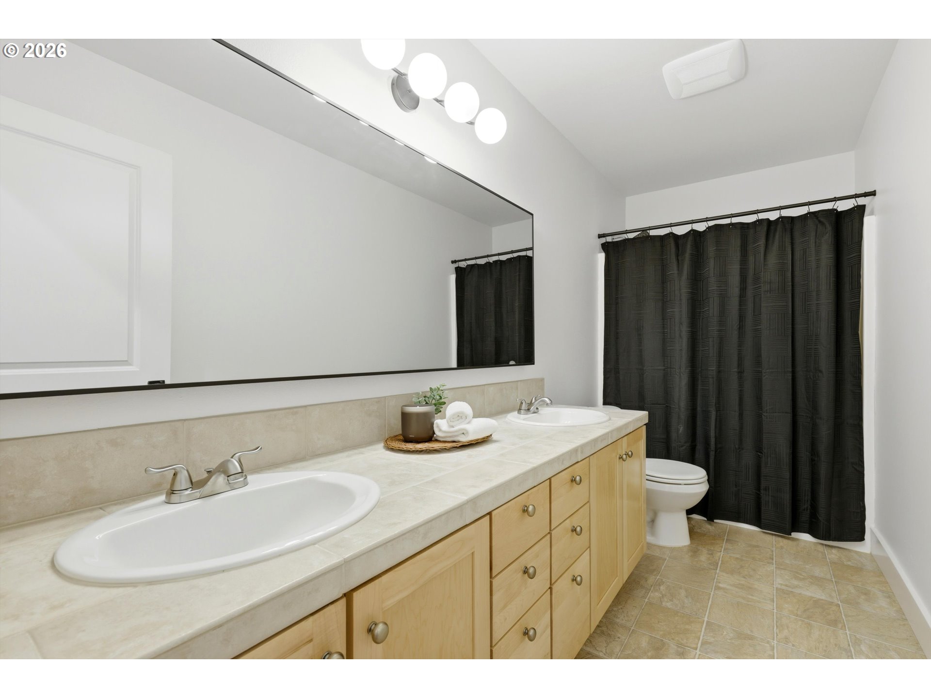 2445 W 10th St Property Photo 28