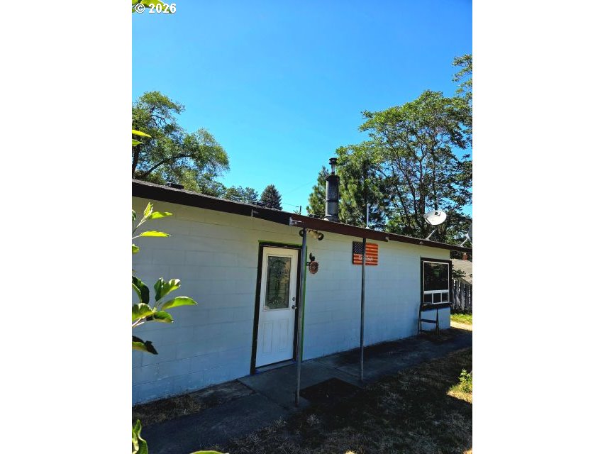 1070 Main St Property Photo 2