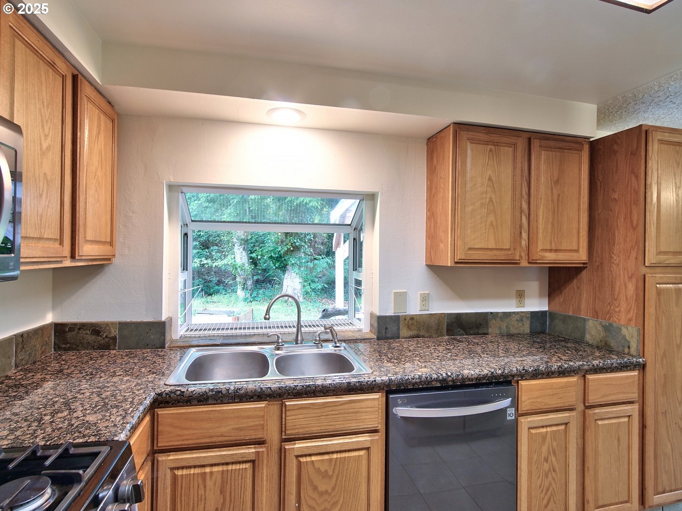 1745 Ne West Devils Lake Rd Property Photo 15