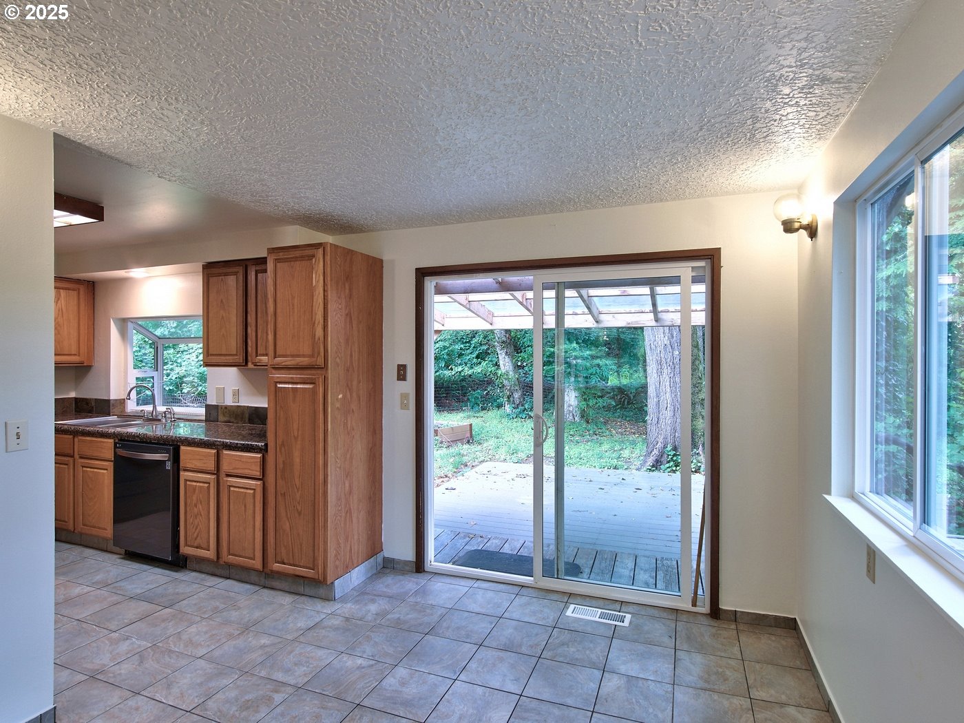 1745 Ne West Devils Lake Rd Property Photo 17