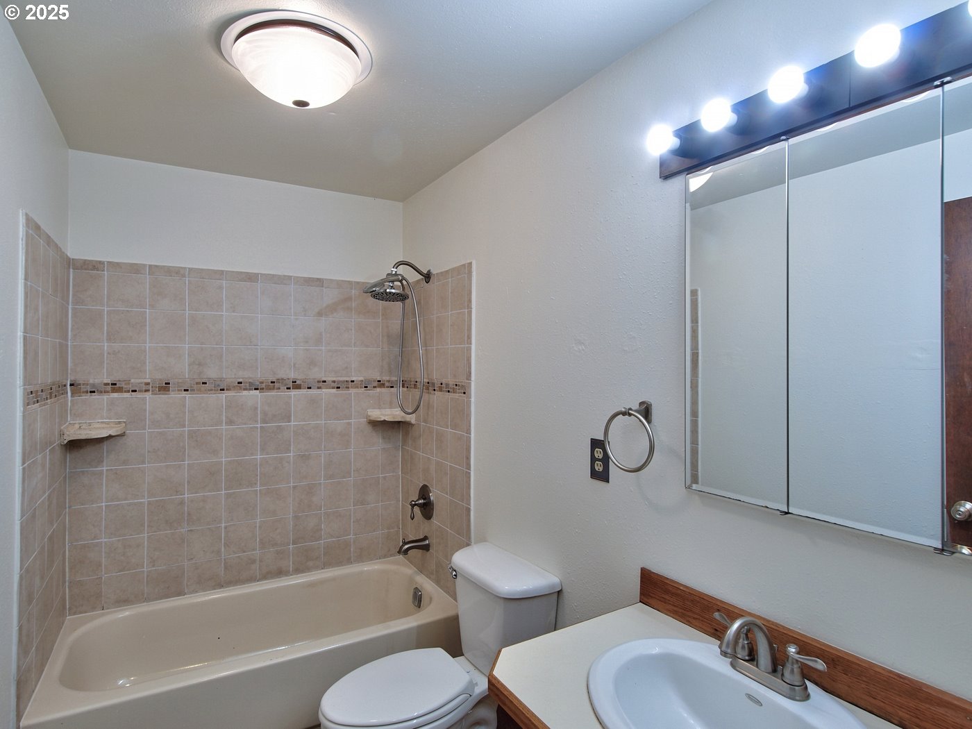 1745 Ne West Devils Lake Rd Property Photo 20