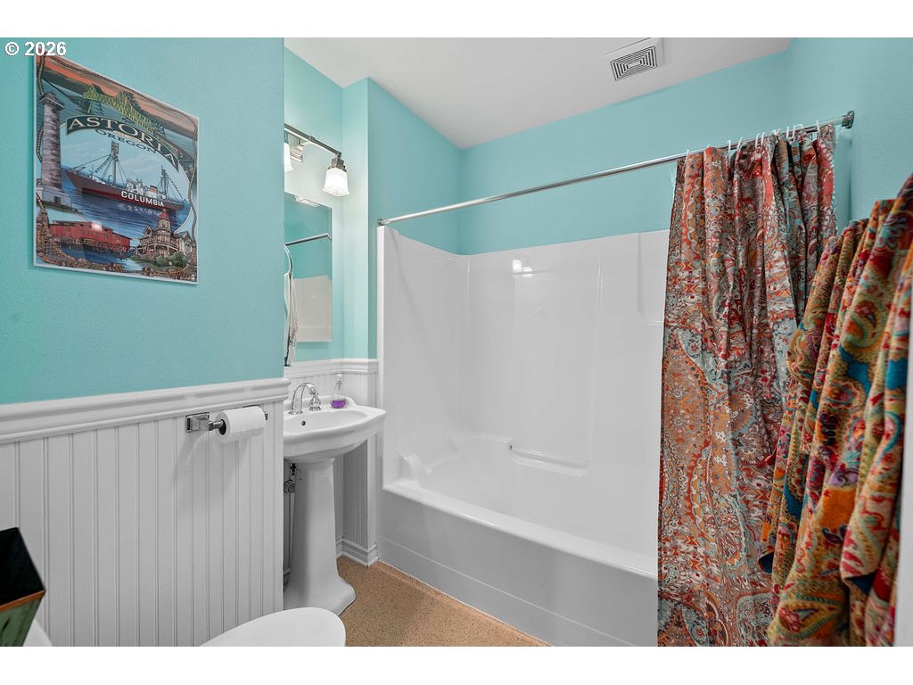 738 N Marion Ave Property Photo 11