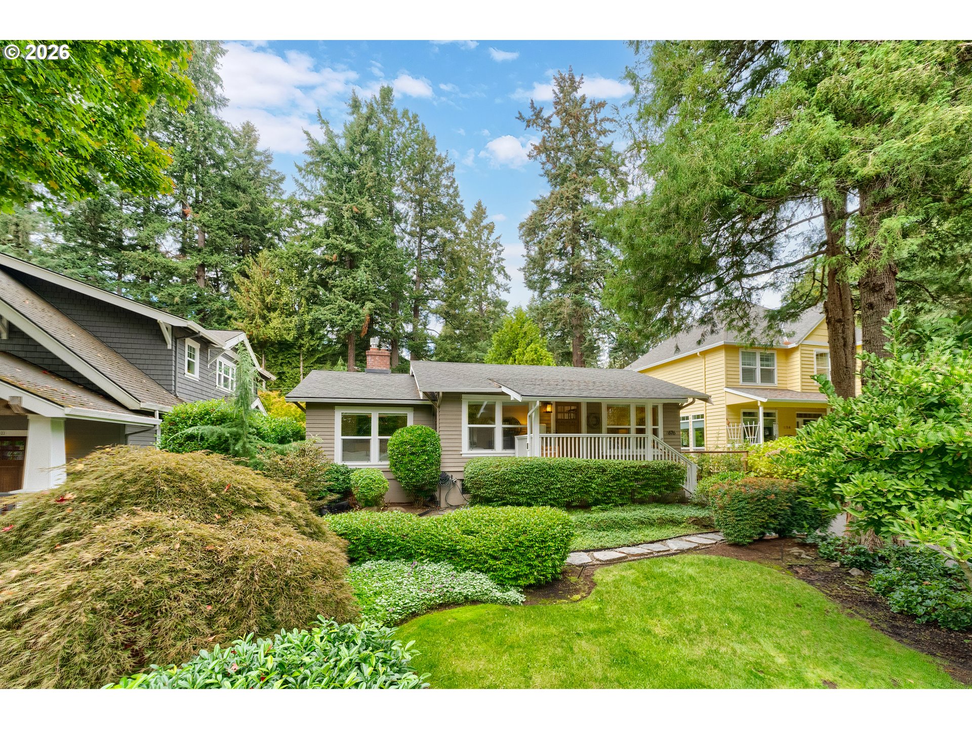 676 9th St Property Photo 1