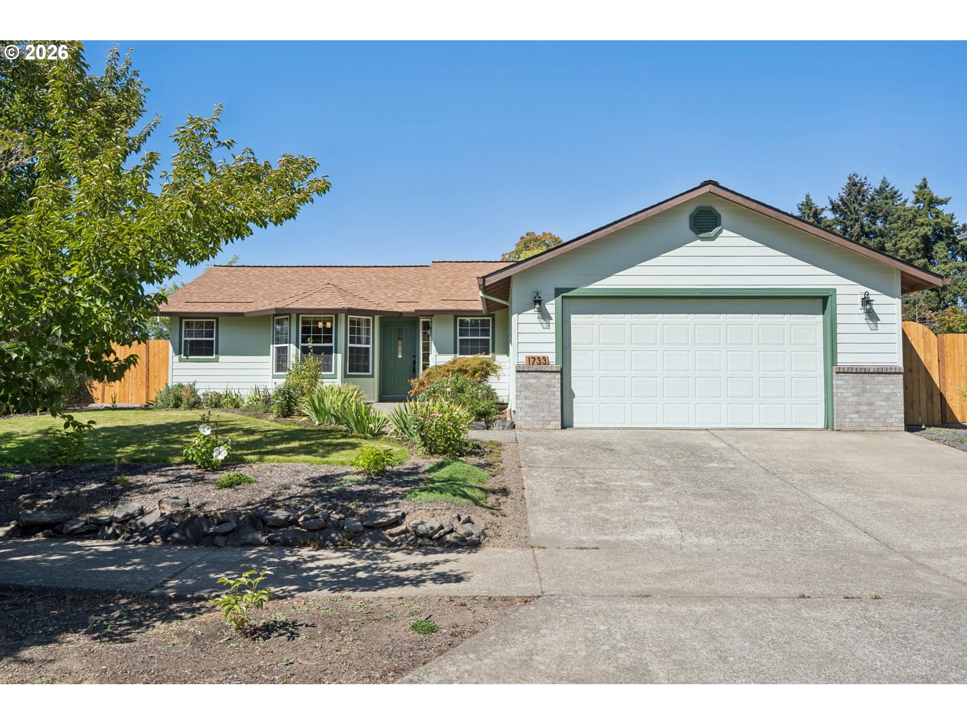 1733 Ne Coburn Dr Property Photo 1
