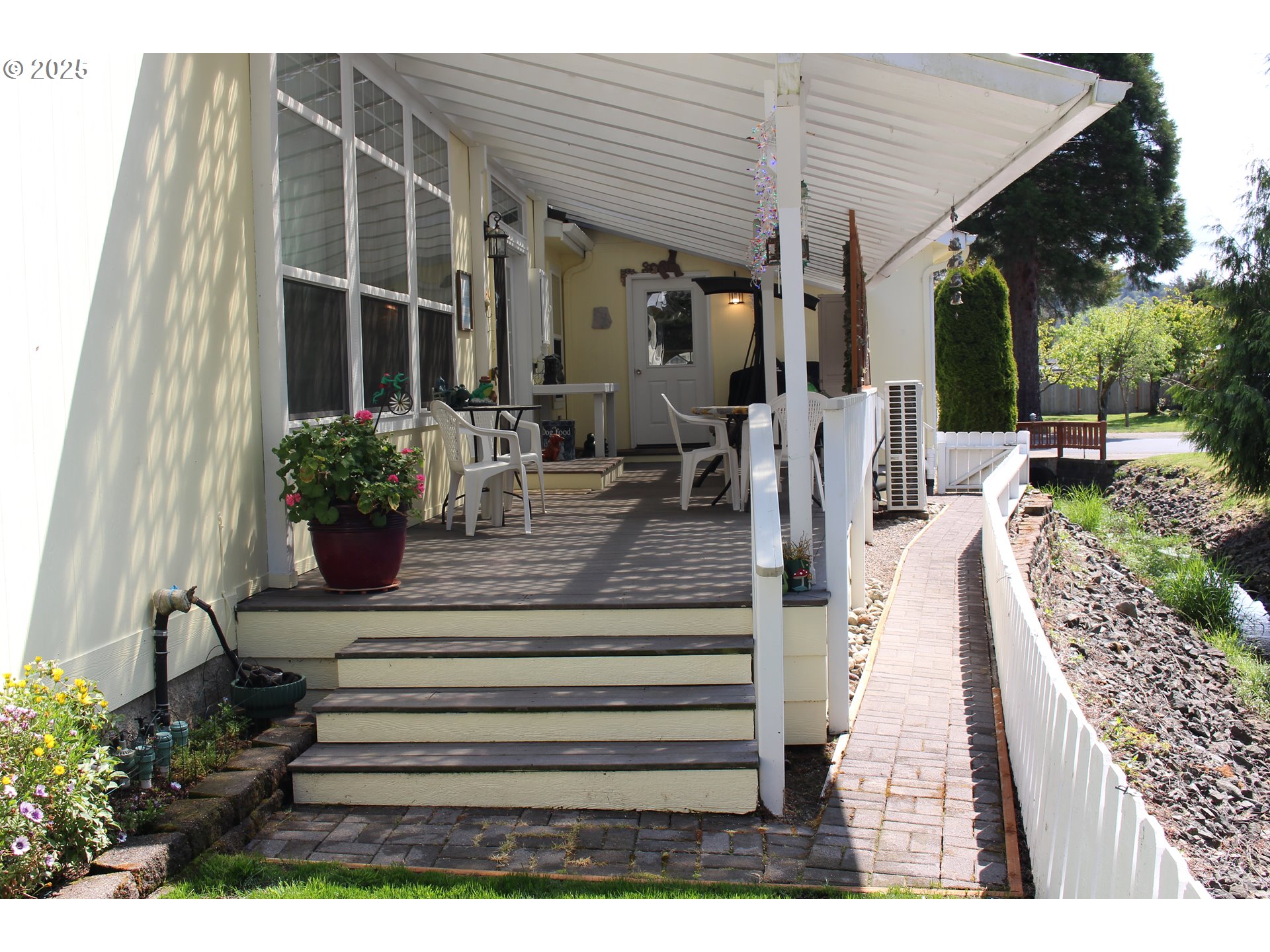 119 Jensen Way Property Photo 10