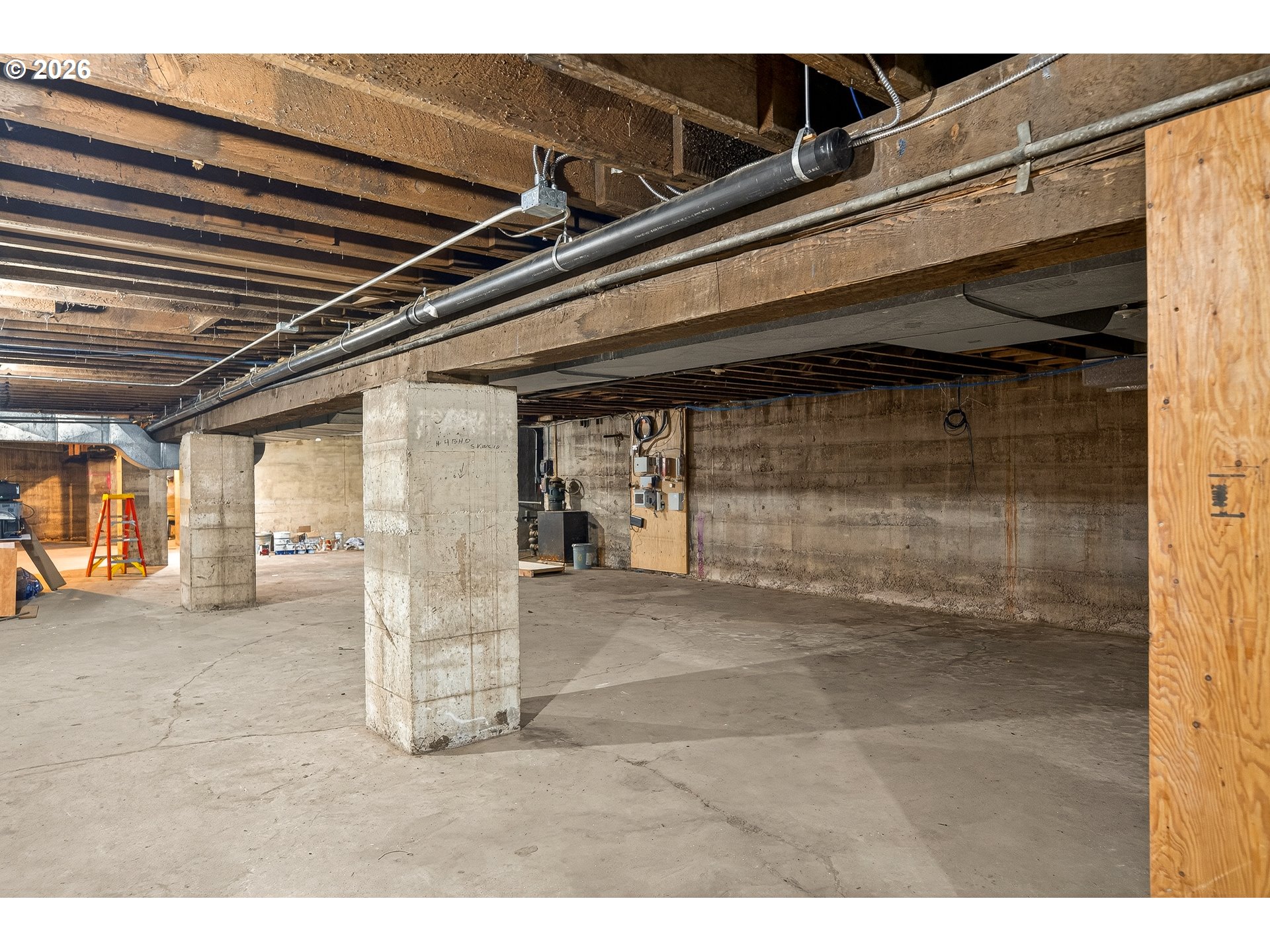 700 E 1st St Property Photo 36