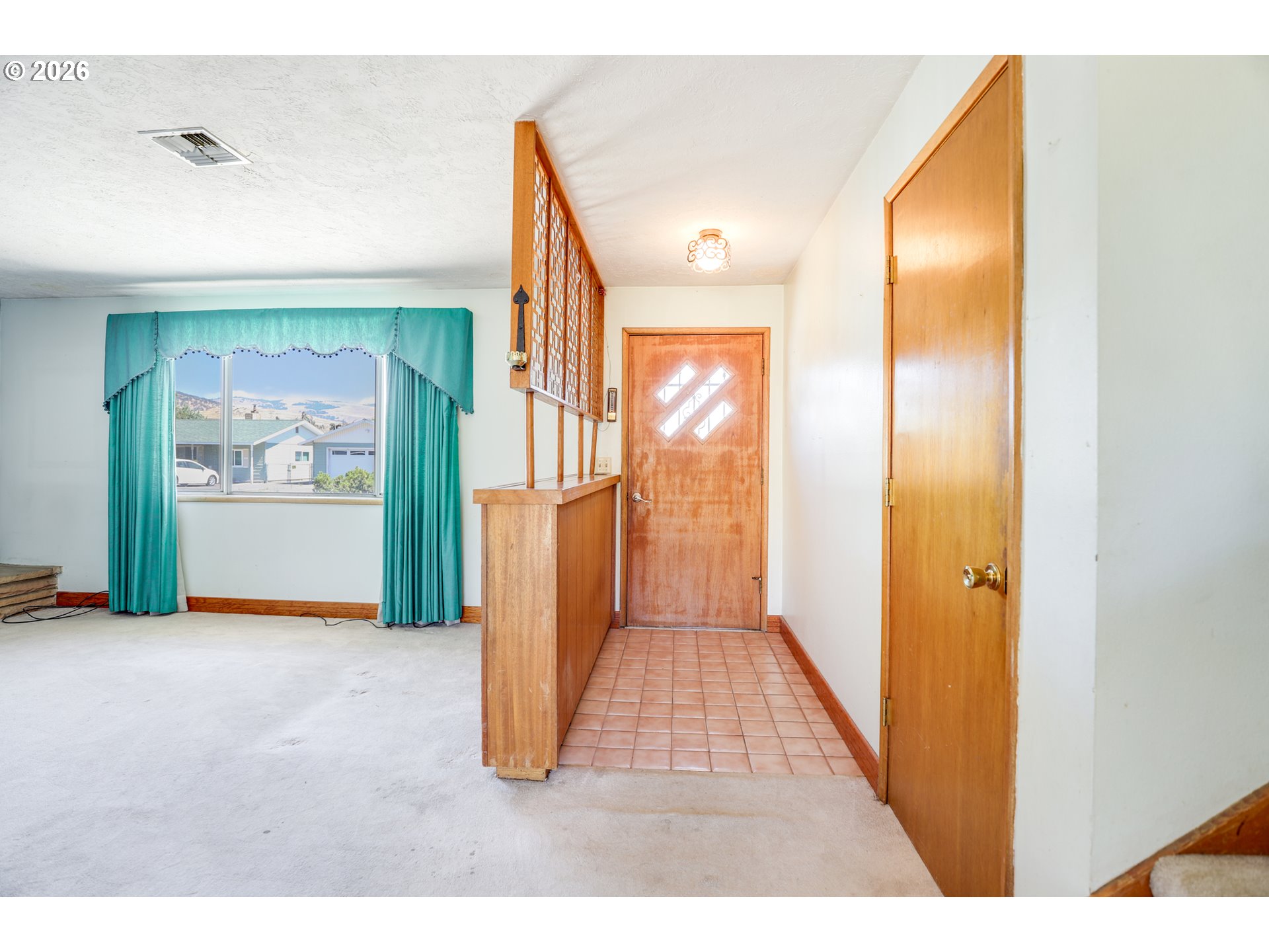 1004 Maple St Property Photo 5