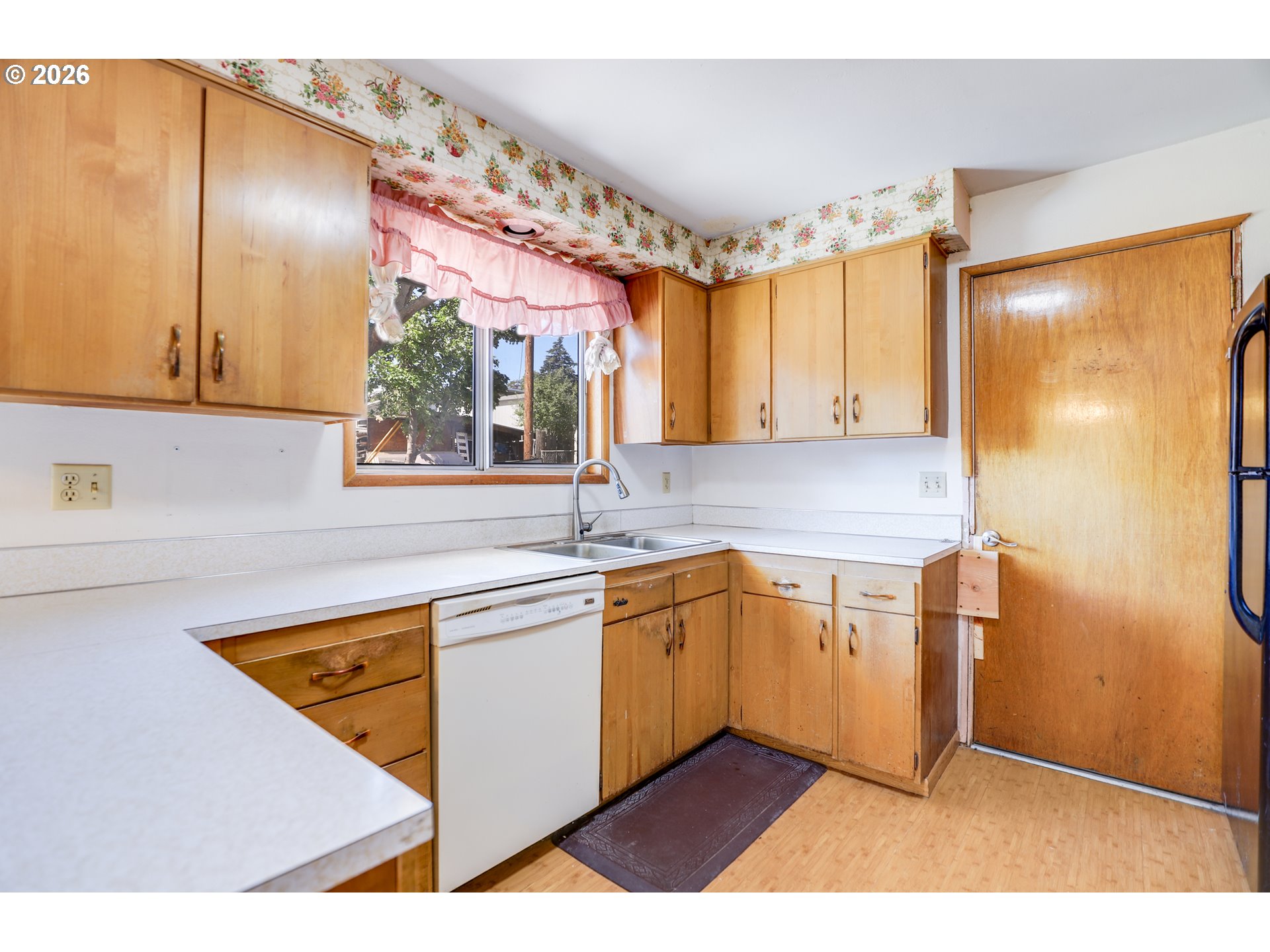1004 Maple St Property Photo 12