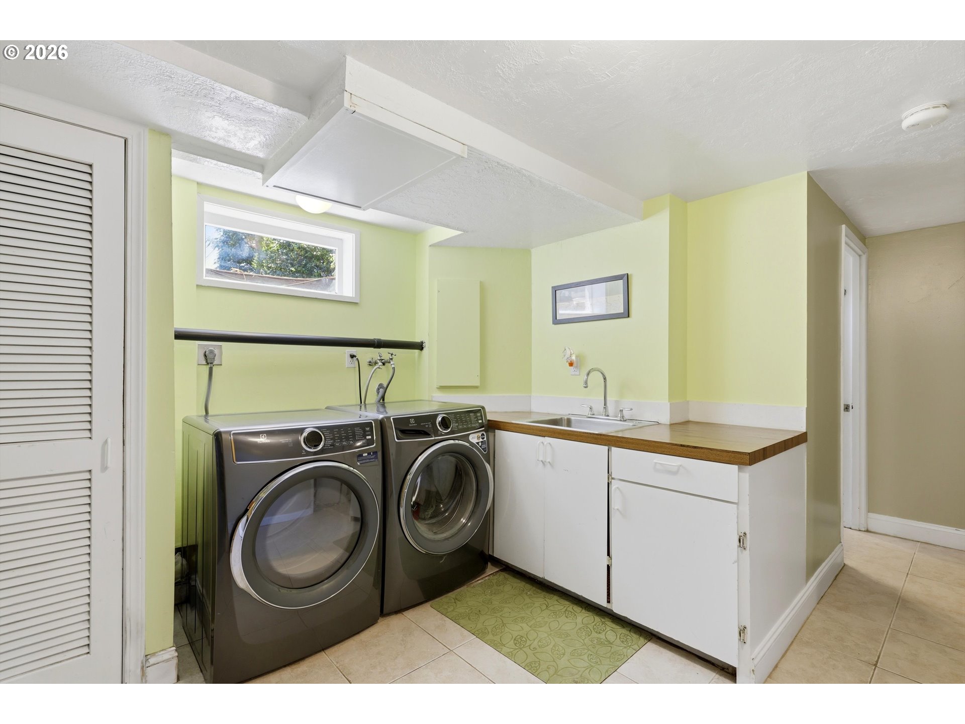 18232 Se Clinton St Property Photo 18
