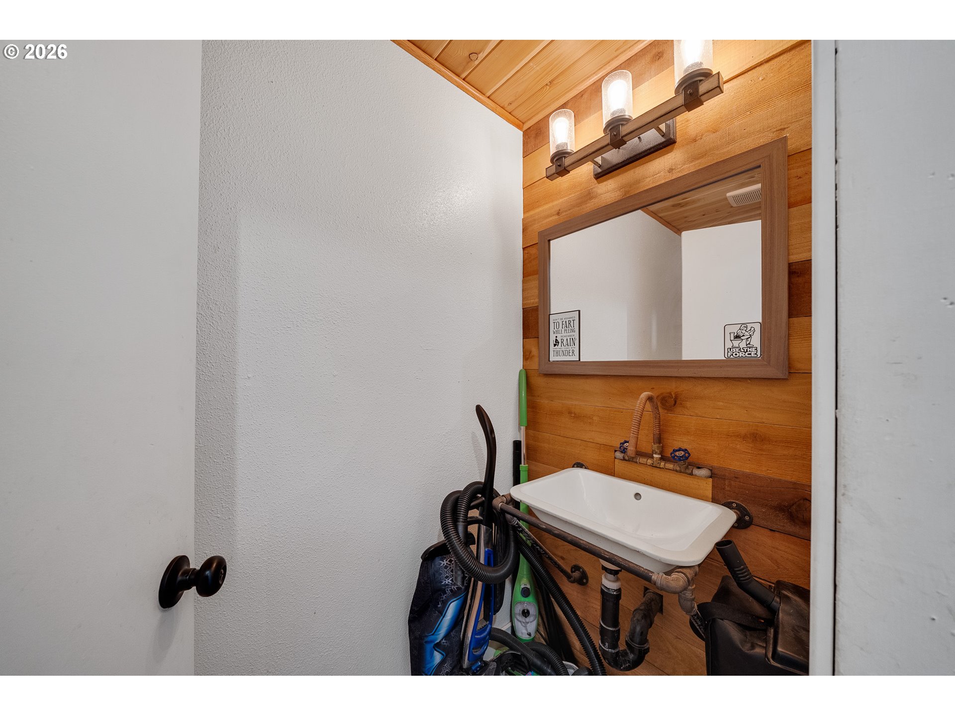 710 Ne E St Property Photo 11