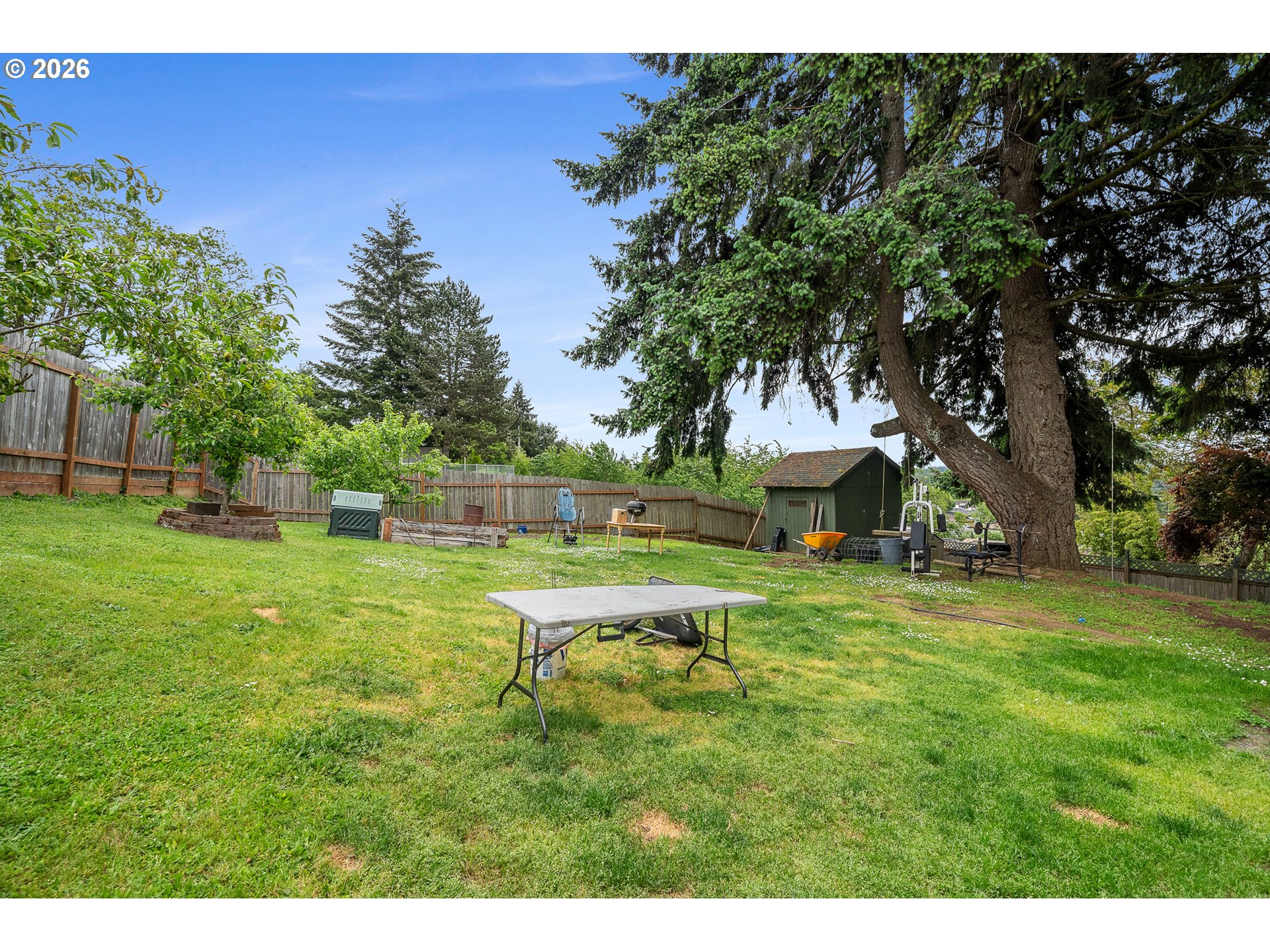 710 Ne E St Property Photo 12