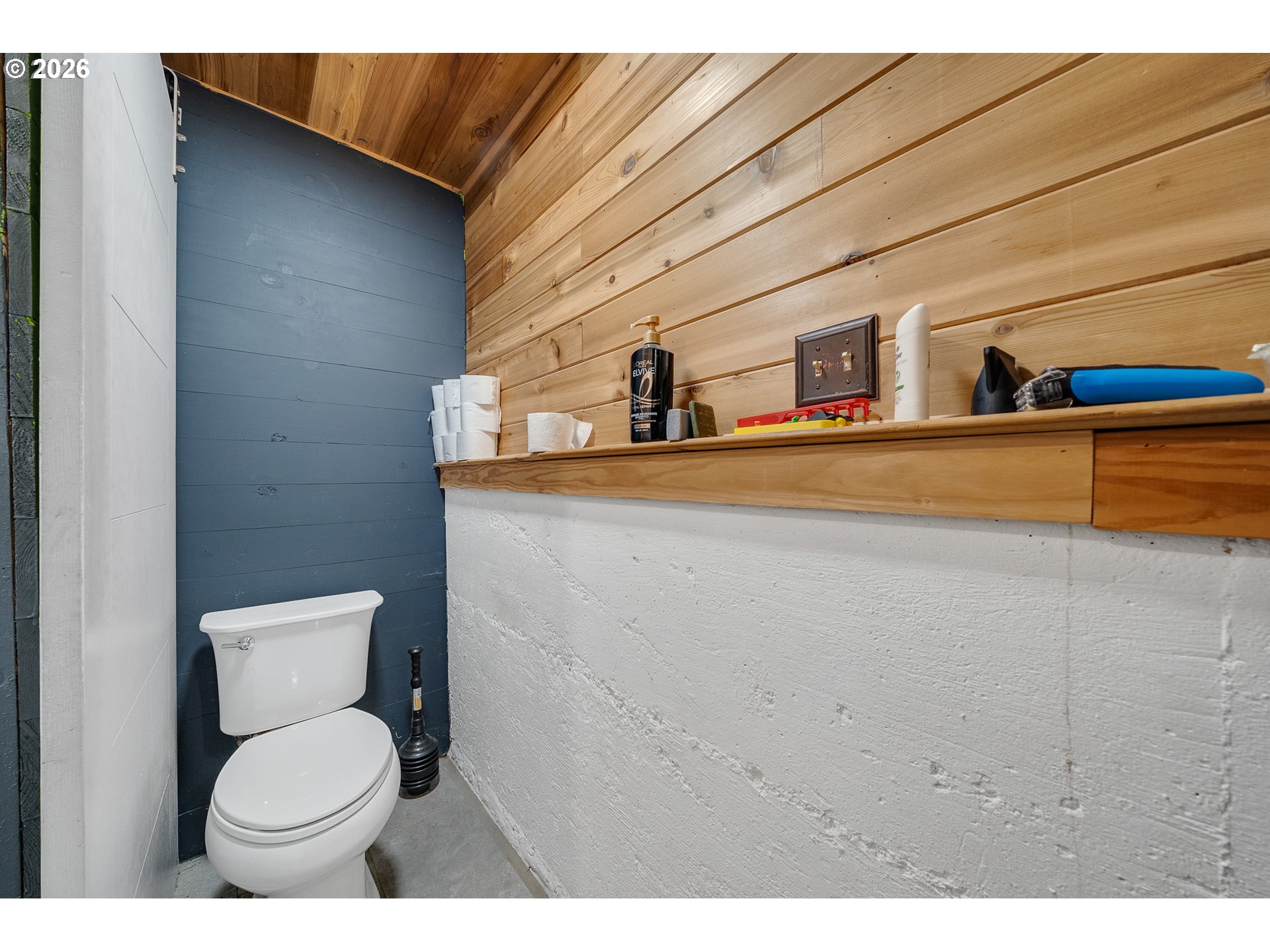 710 Ne E St Property Photo 17