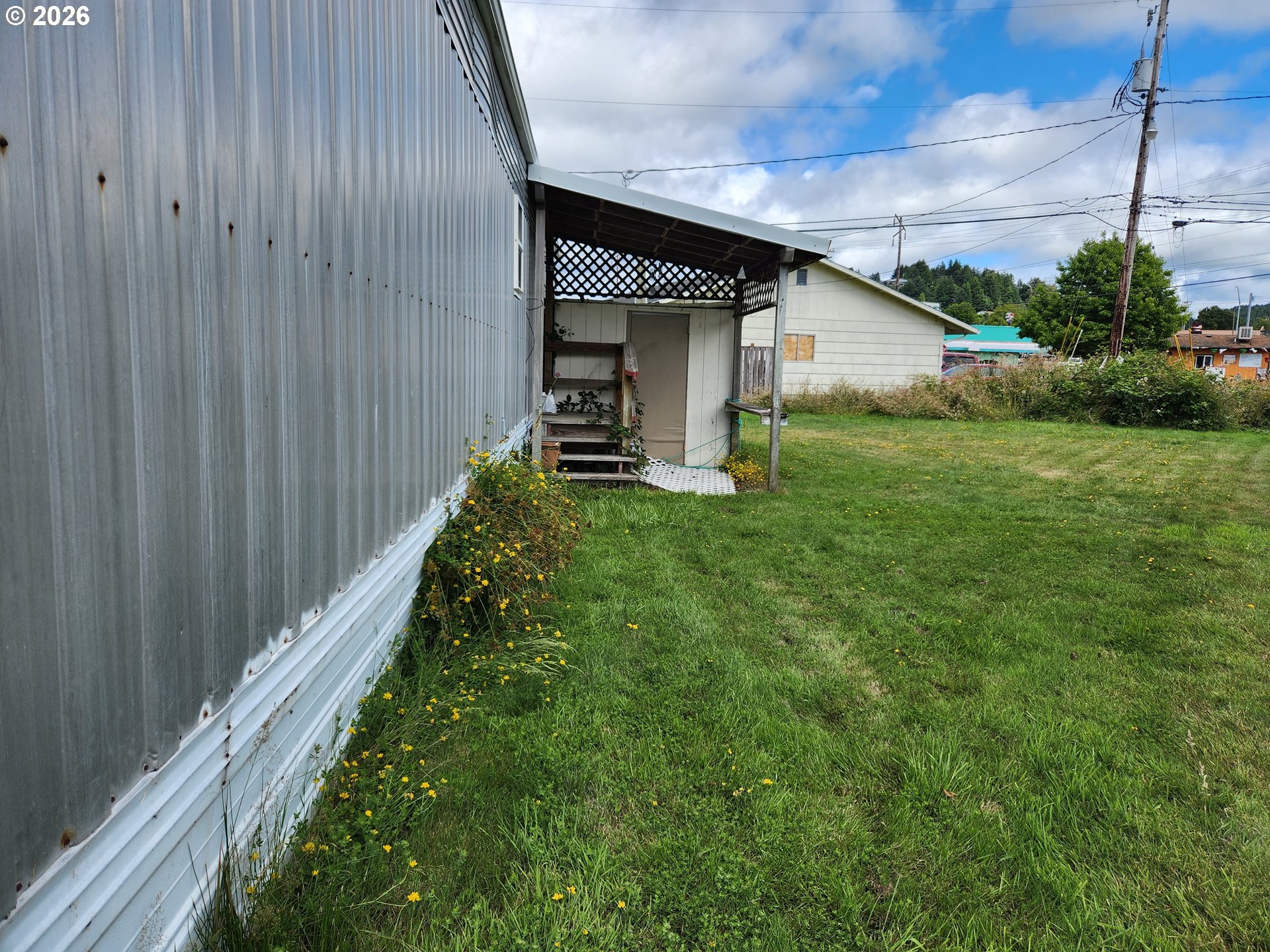 1413 Hawthorne Ave Property Photo 3