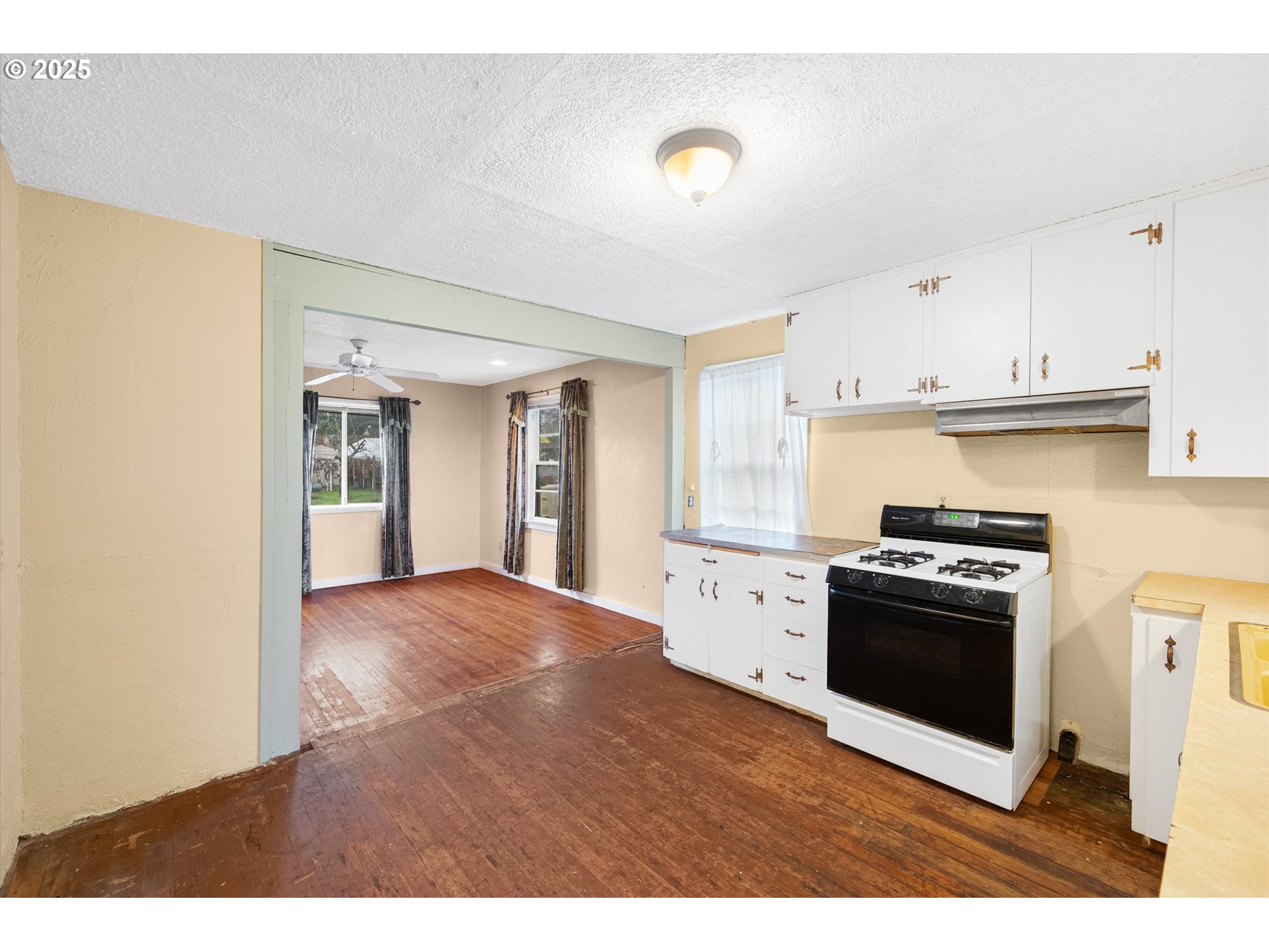948 Sw Maple St Property Photo 10