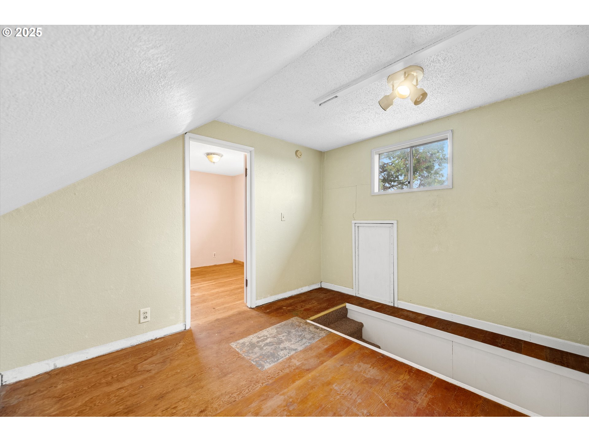 948 Sw Maple St Property Photo 24
