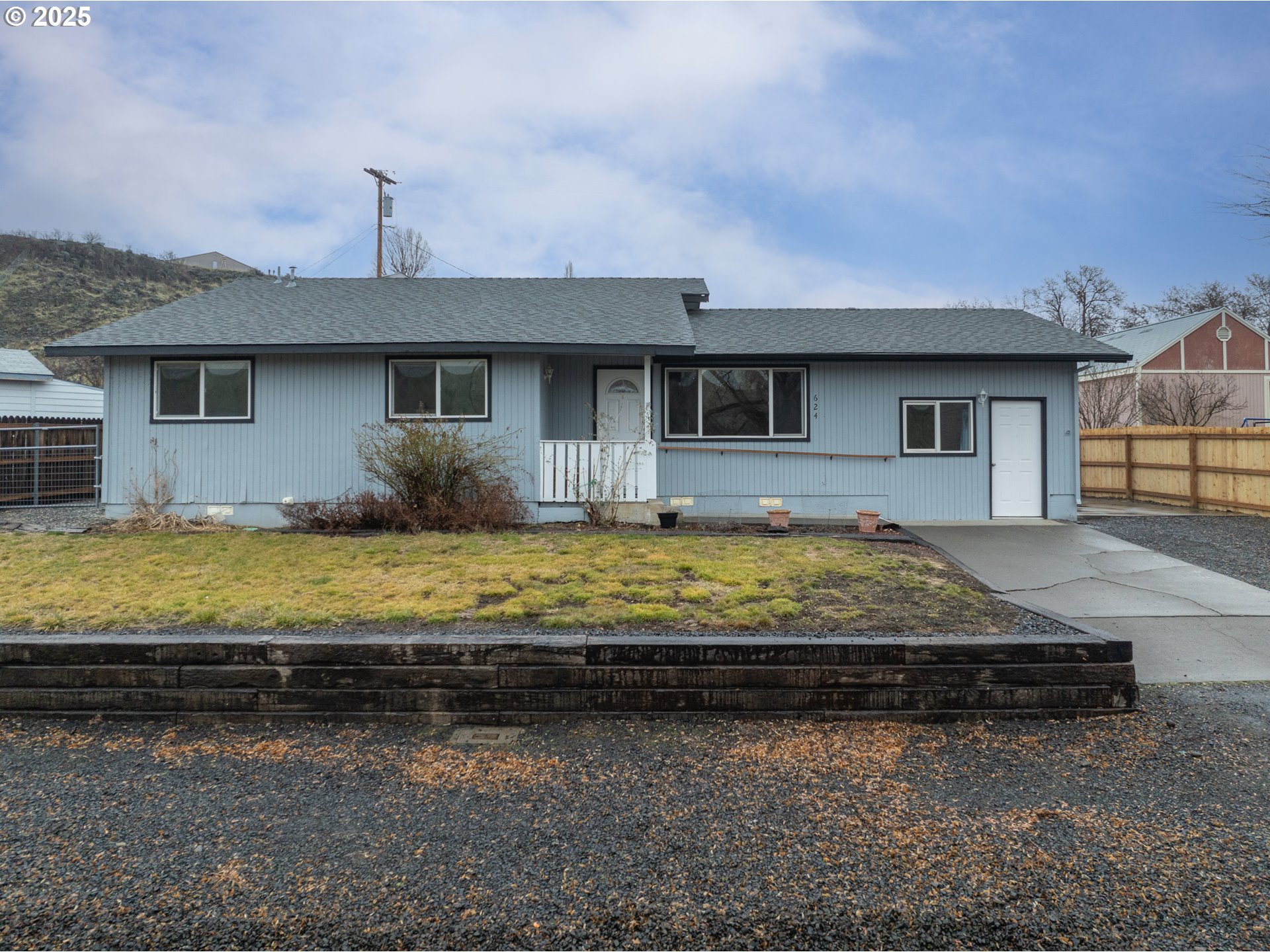 624 Staats Ave Property Photo 3