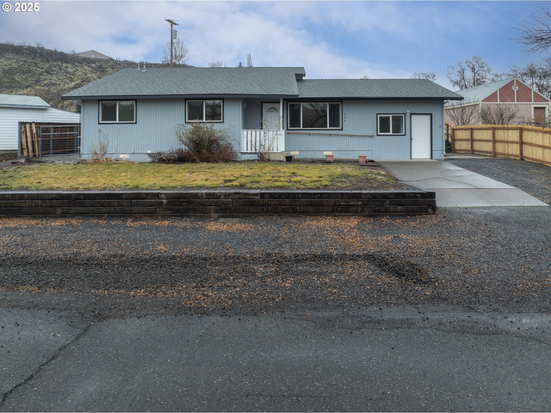 624 Staats Ave Property Photo 4