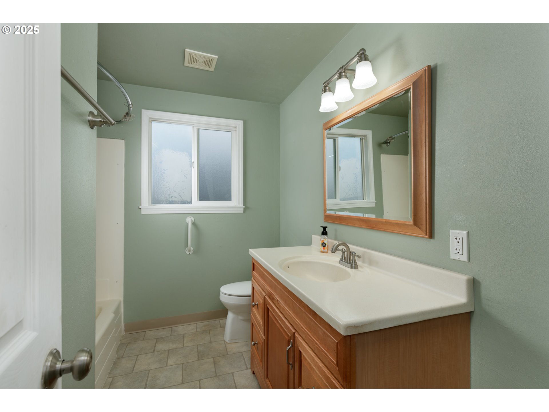 624 Staats Ave Property Photo 11