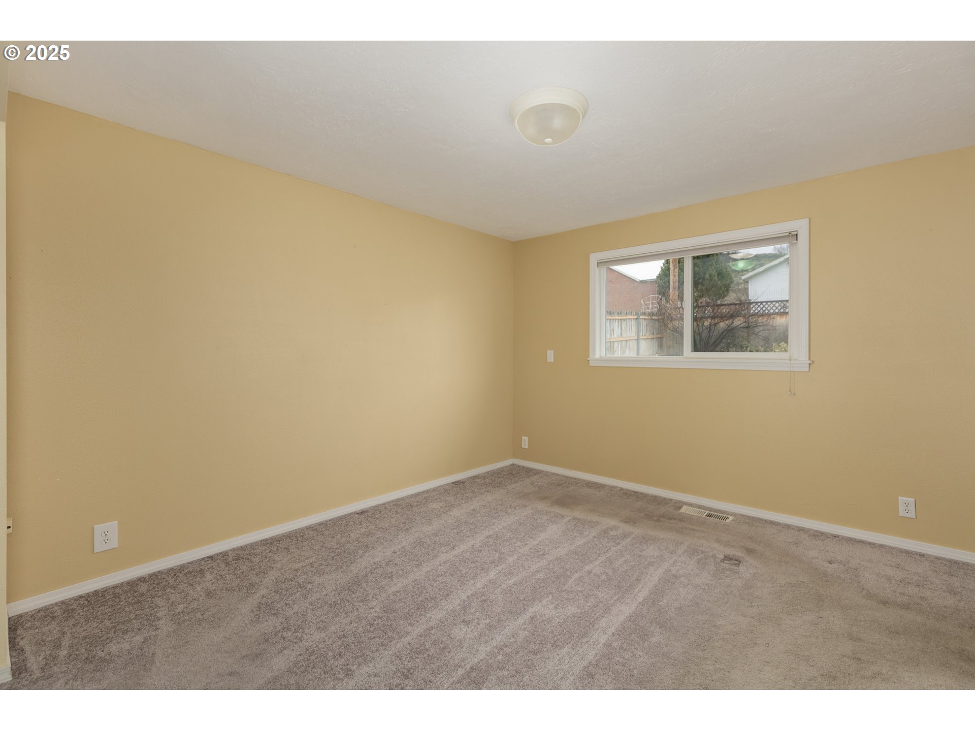 624 Staats Ave Property Photo 13