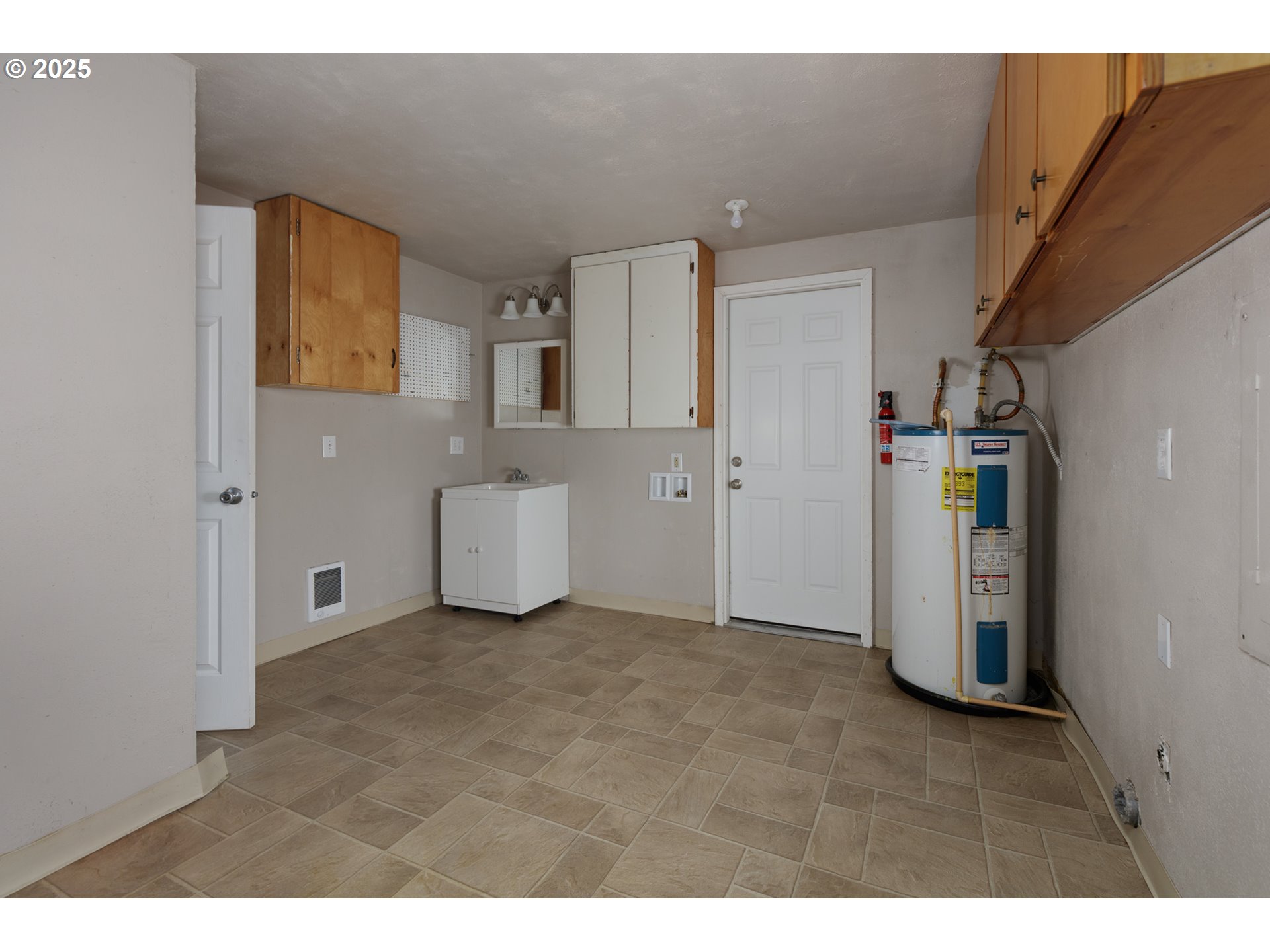 624 Staats Ave Property Photo 15
