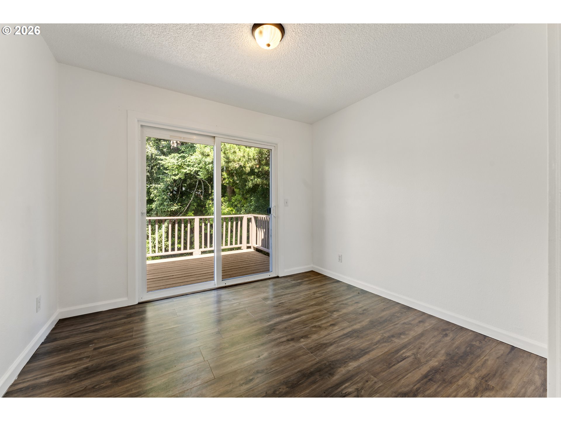 2230 Oak St Property Photo 6