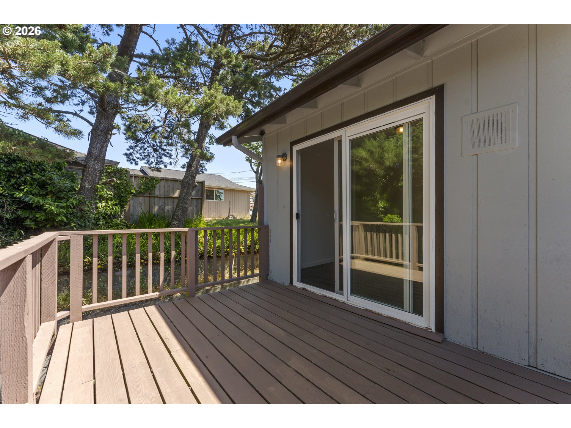 2230 Oak St Property Photo 7