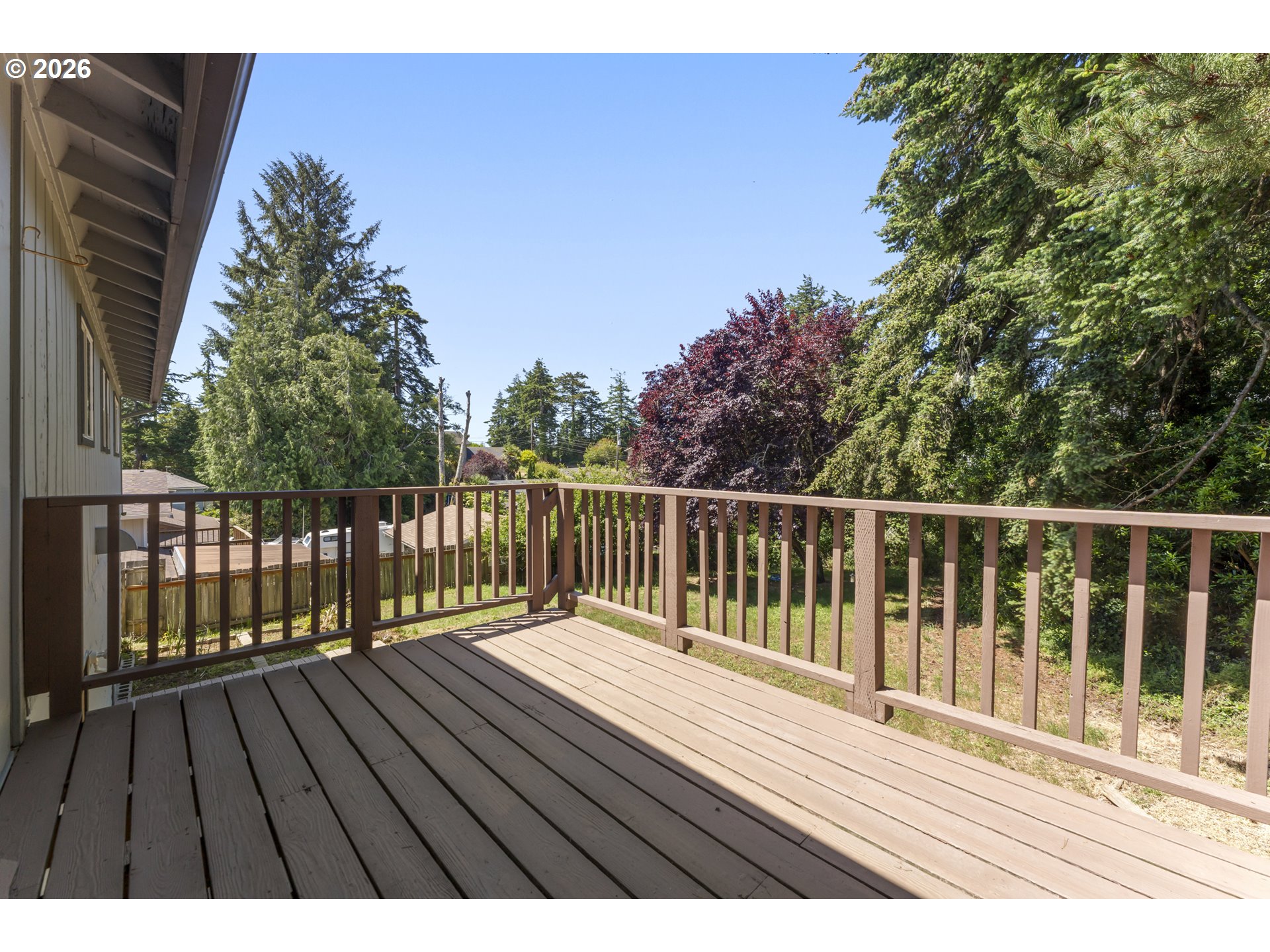 2230 Oak St Property Photo 8