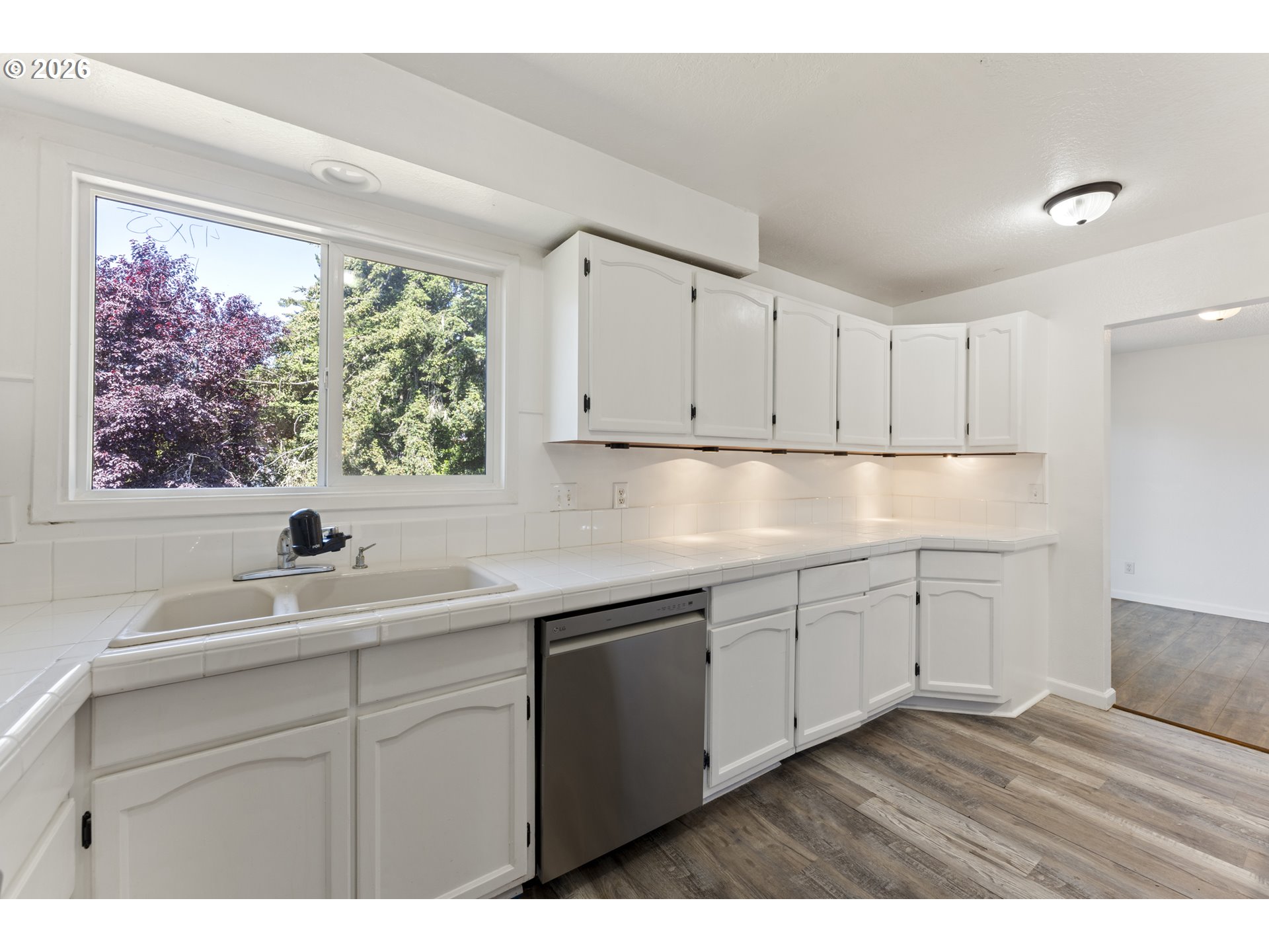 2230 Oak St Property Photo 10