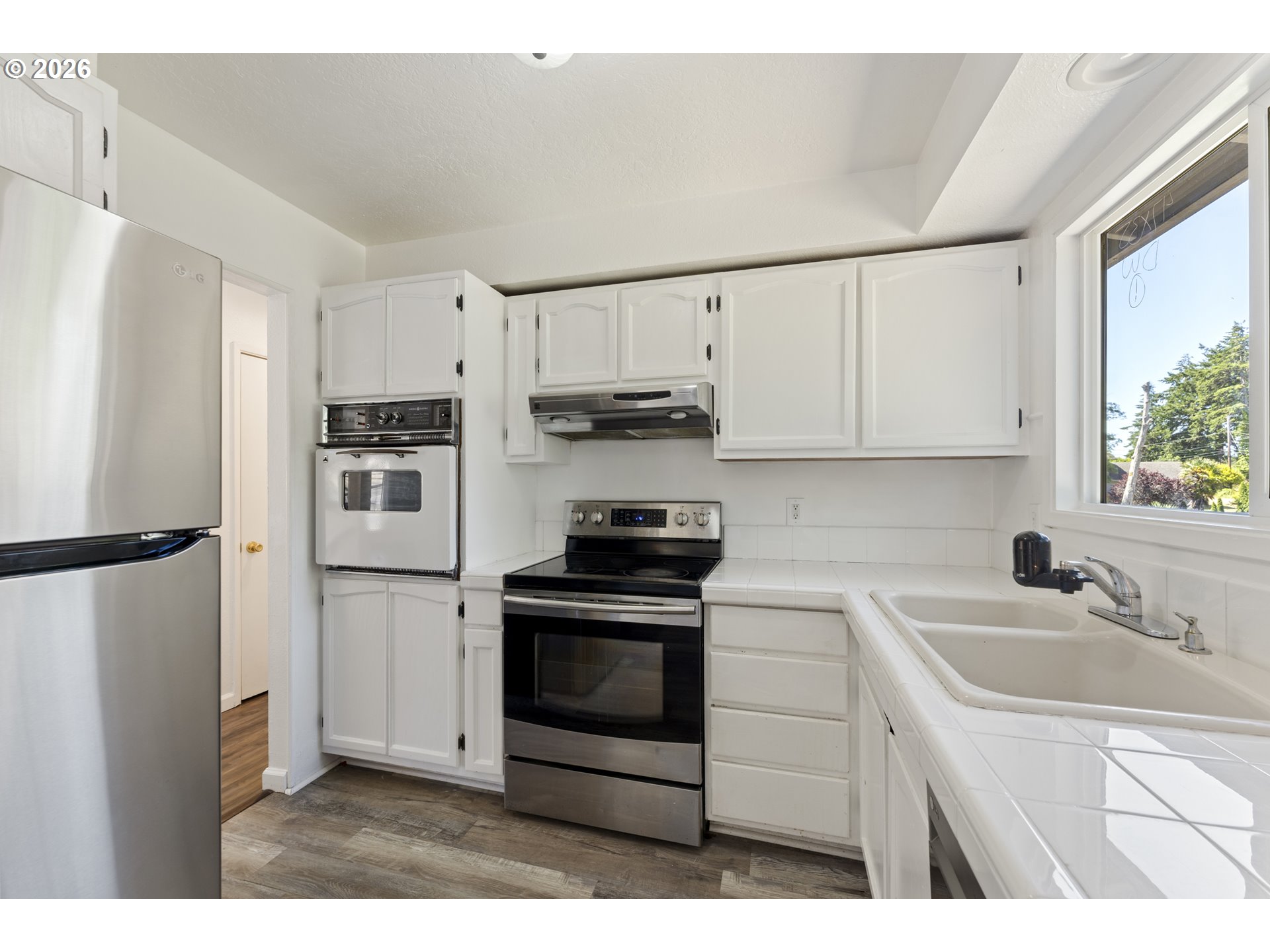 2230 Oak St Property Photo 11