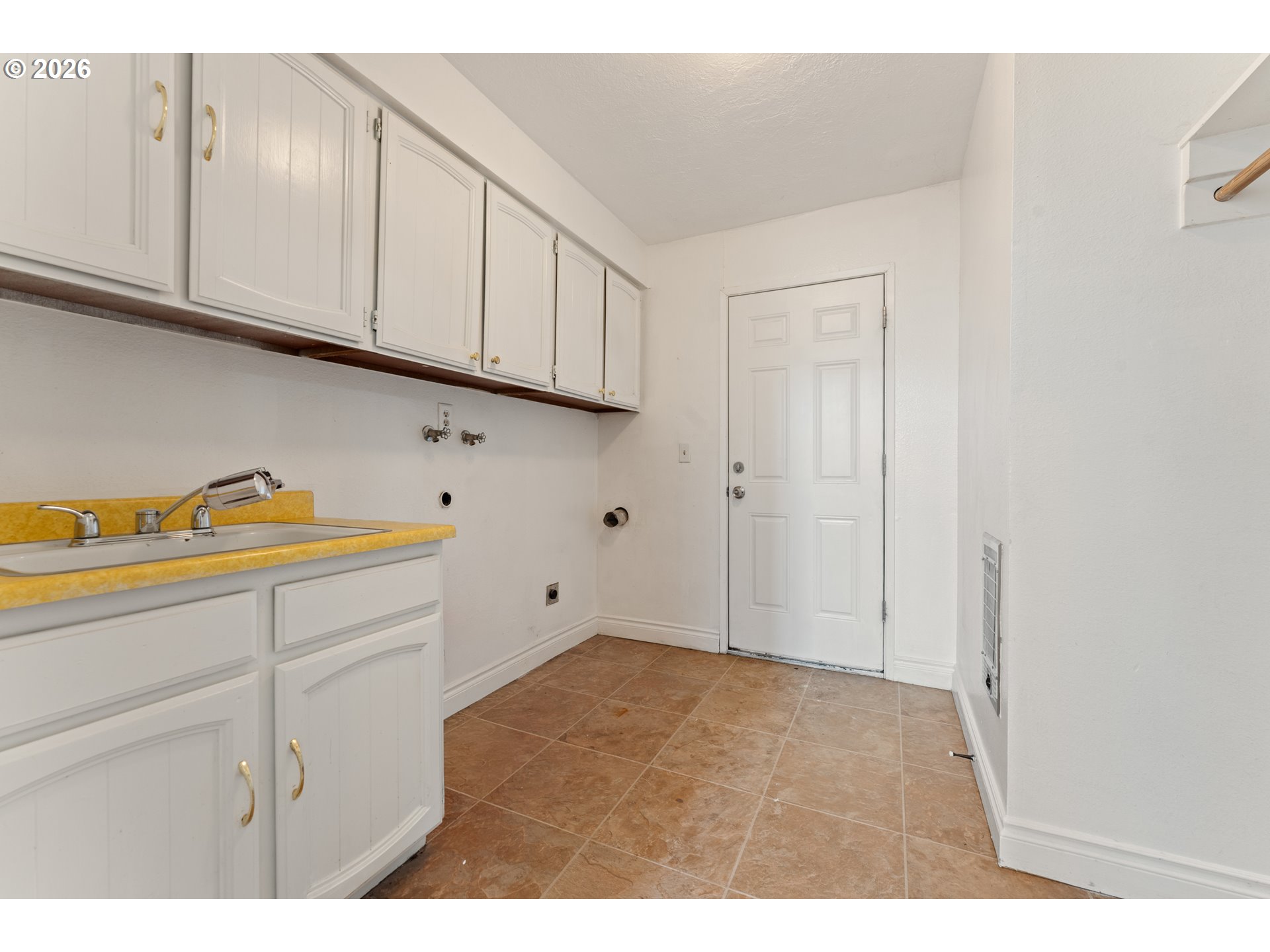 2230 Oak St Property Photo 35