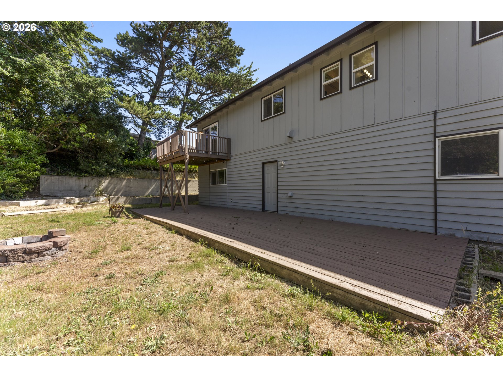 2230 Oak St Property Photo 38