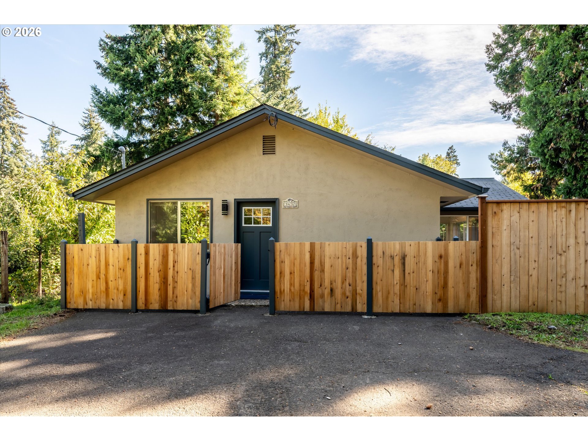 3437 Storey Blvd Property Photo 2