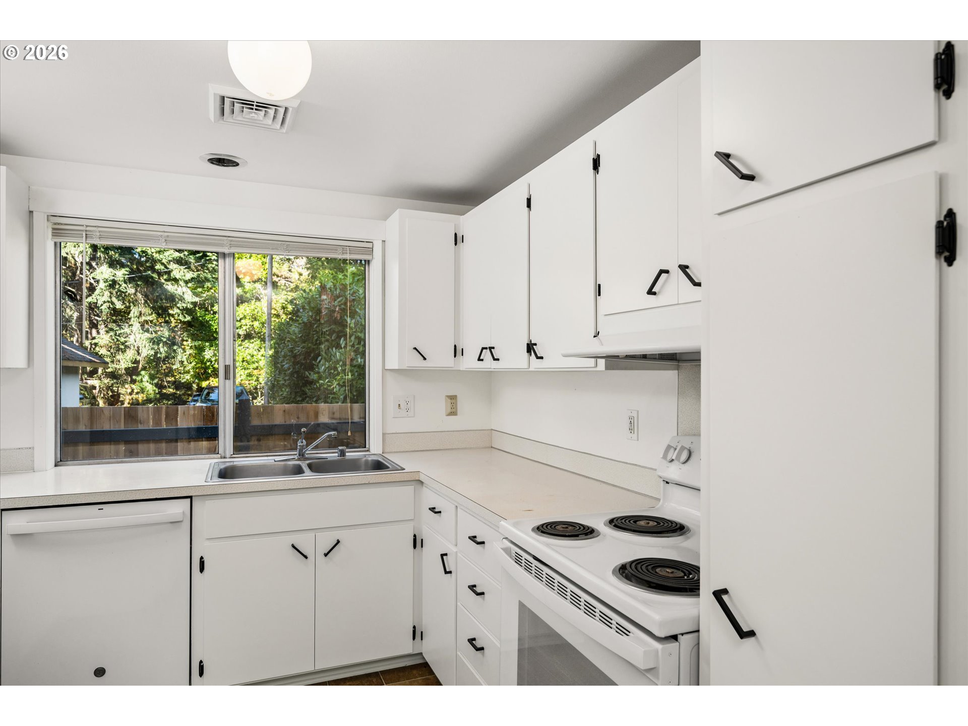 3437 Storey Blvd Property Photo 7